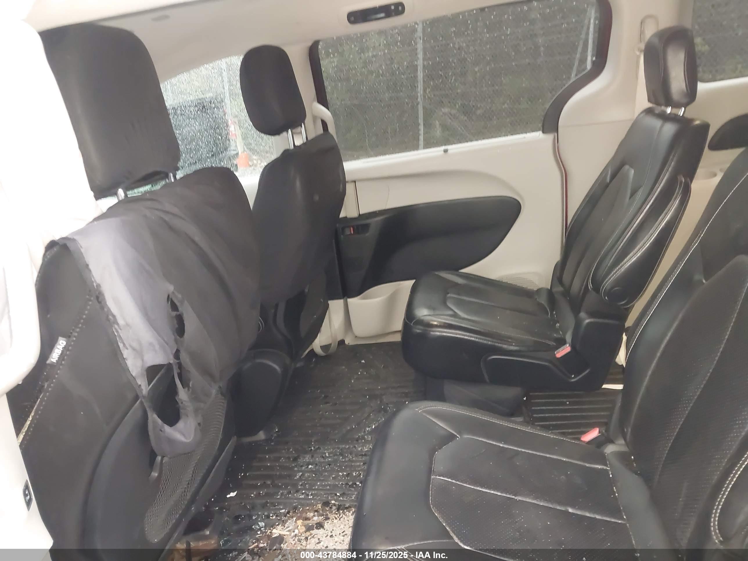 CHRYSLER VOYAGER image 8
