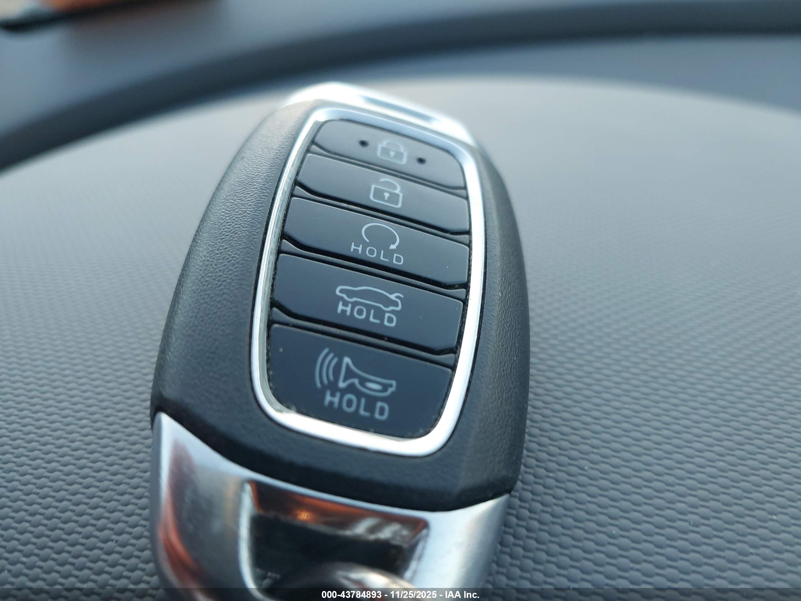 HYUNDAI ELANTRA image 11