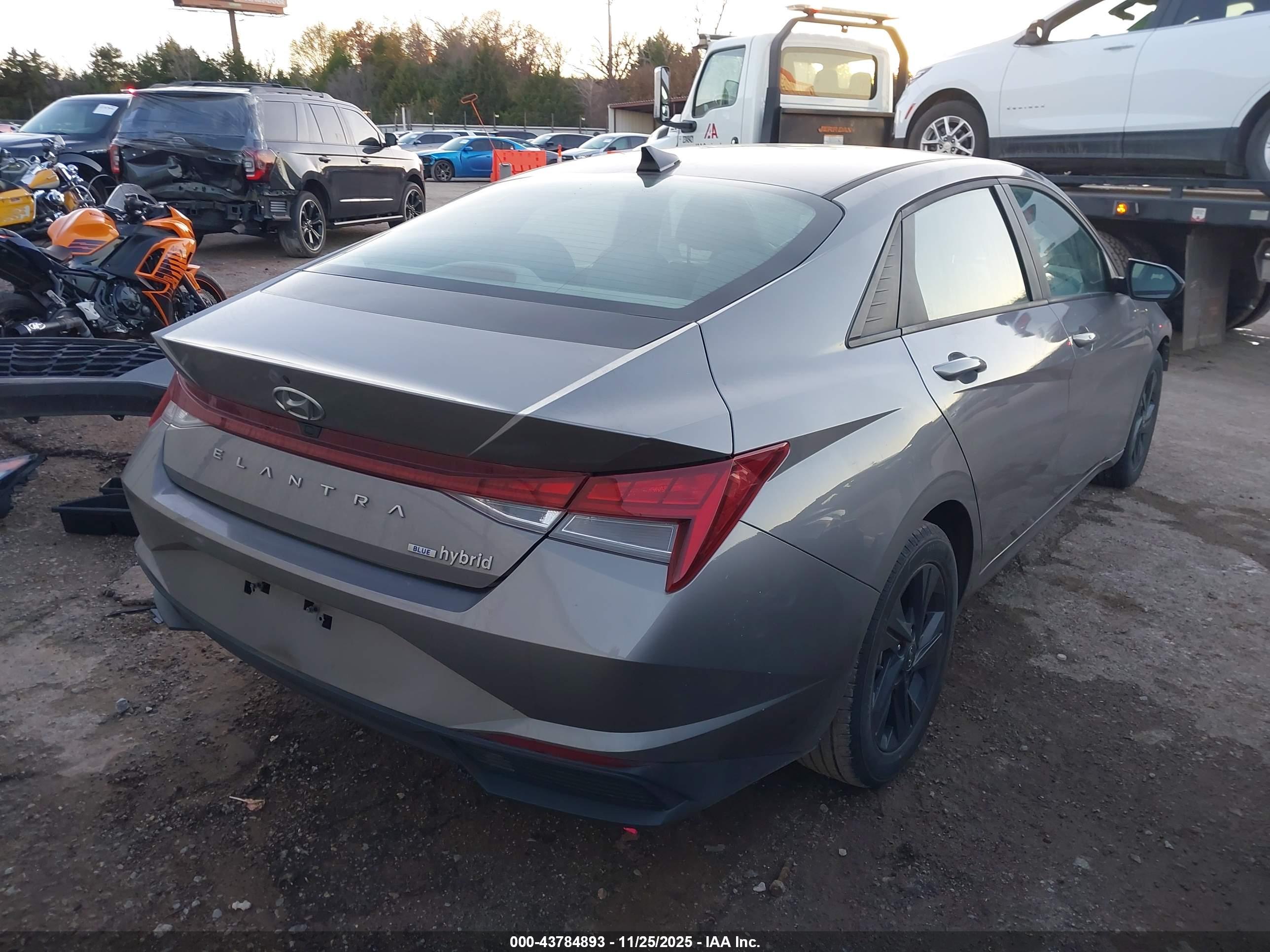 HYUNDAI ELANTRA image 4