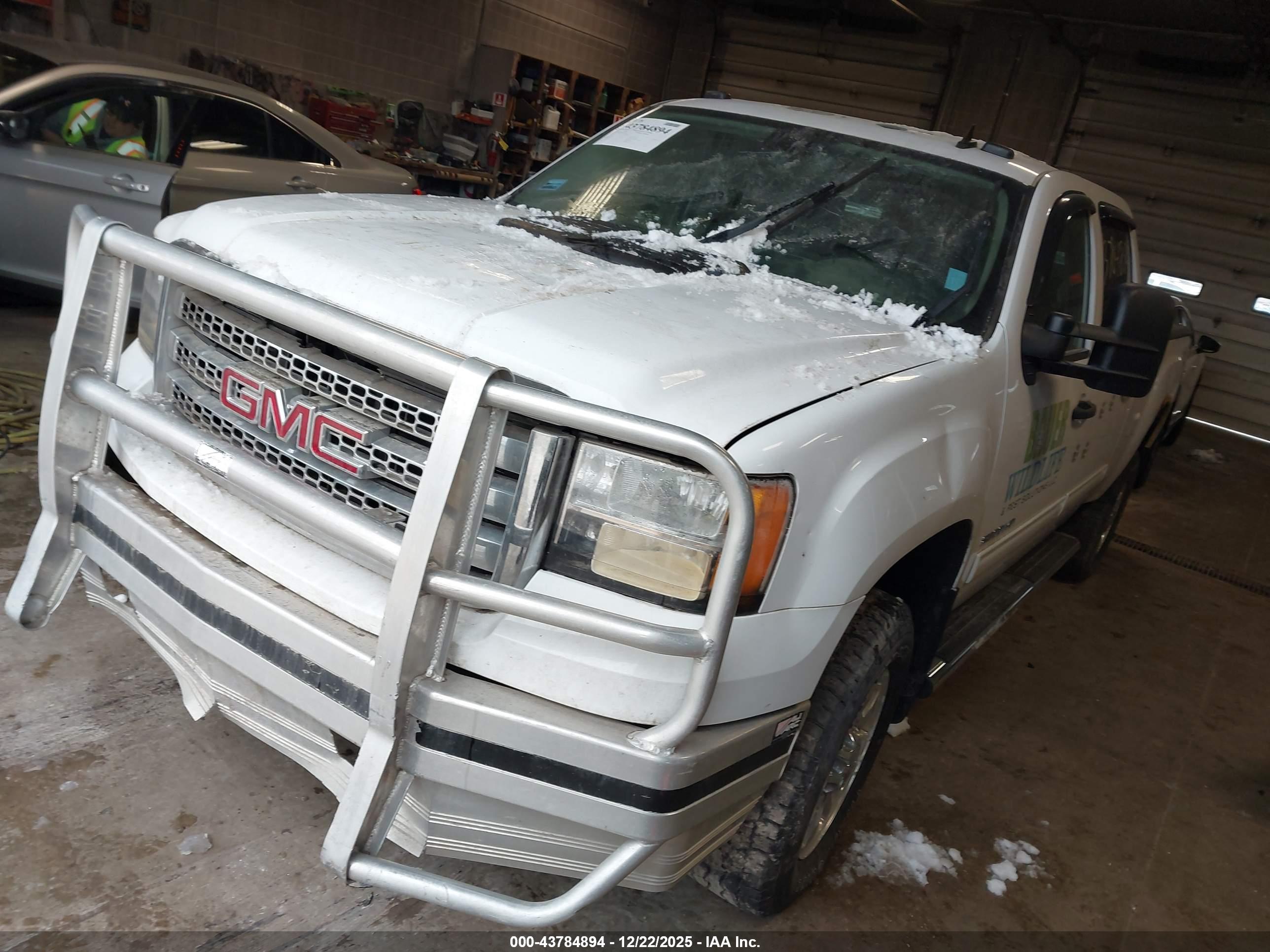 GMC SIERRA image 2