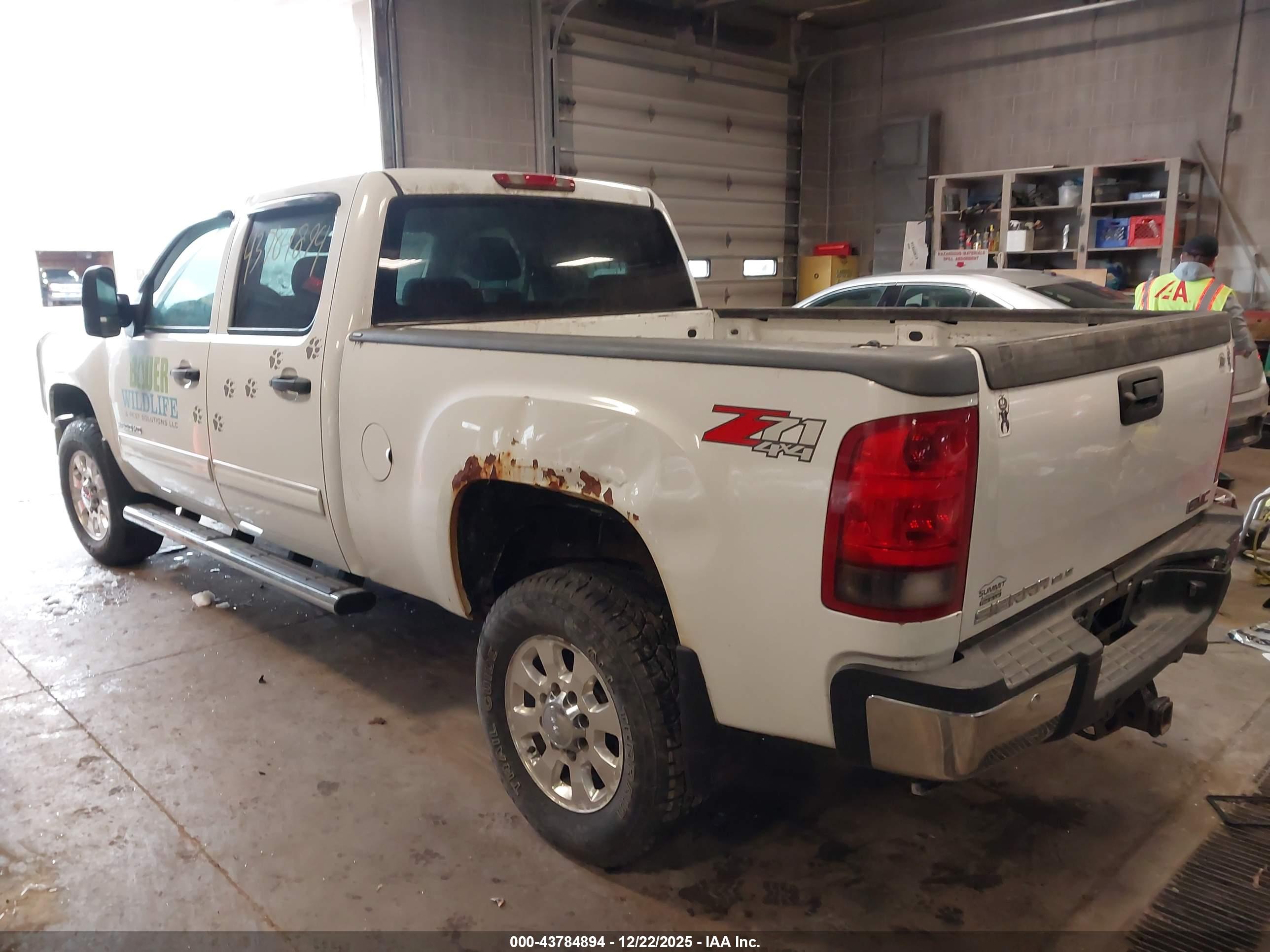 GMC SIERRA image 3