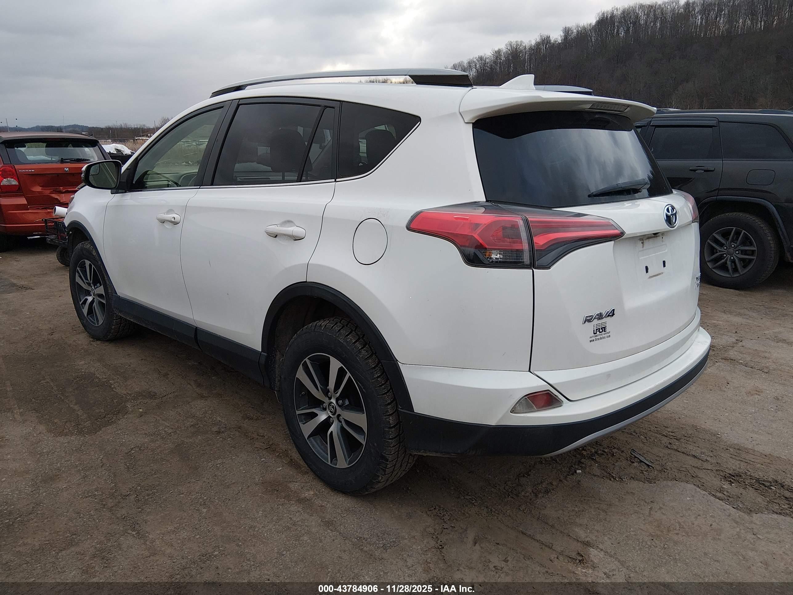 TOYOTA RAV4 image 3