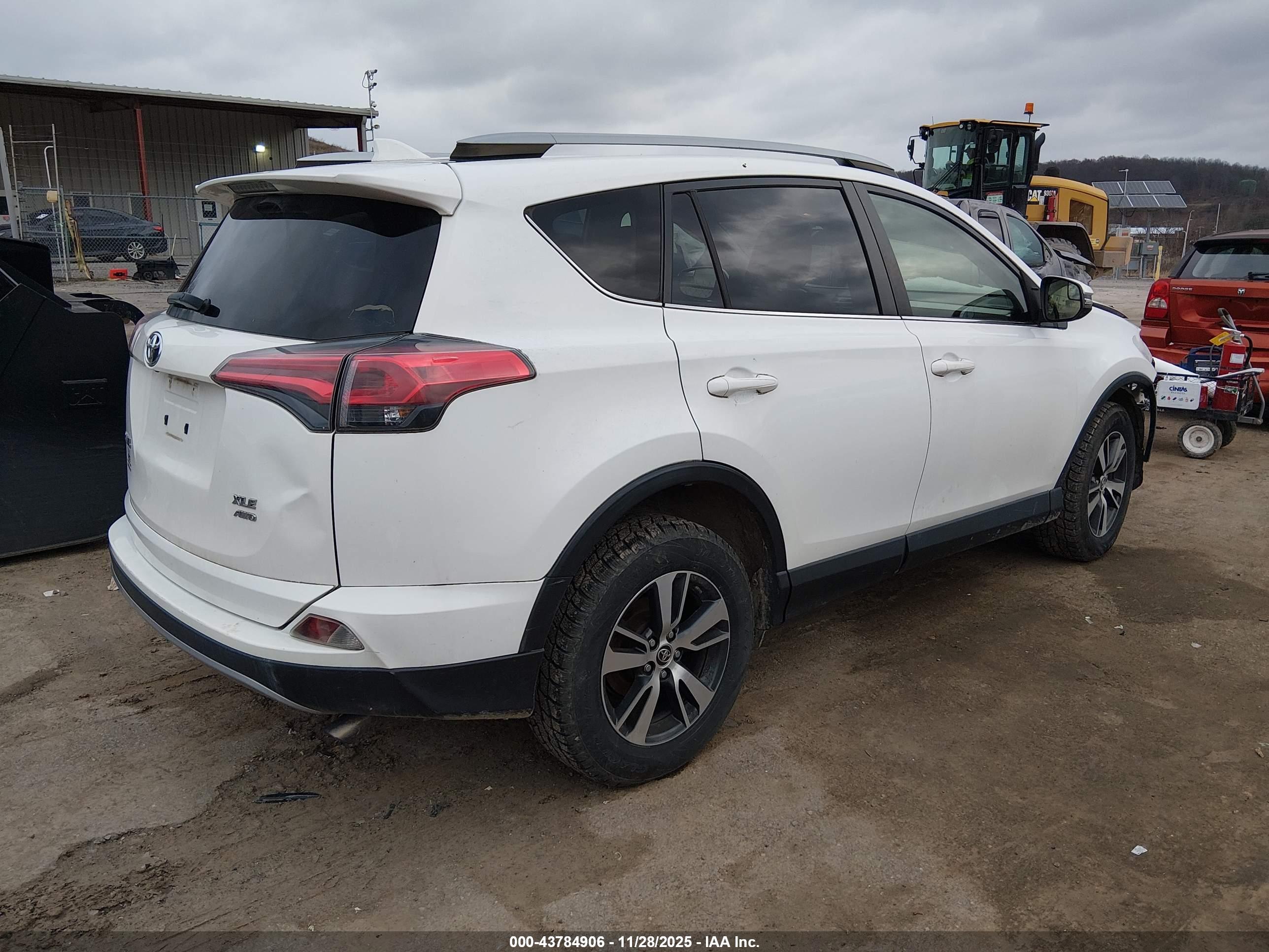 TOYOTA RAV4 image 4