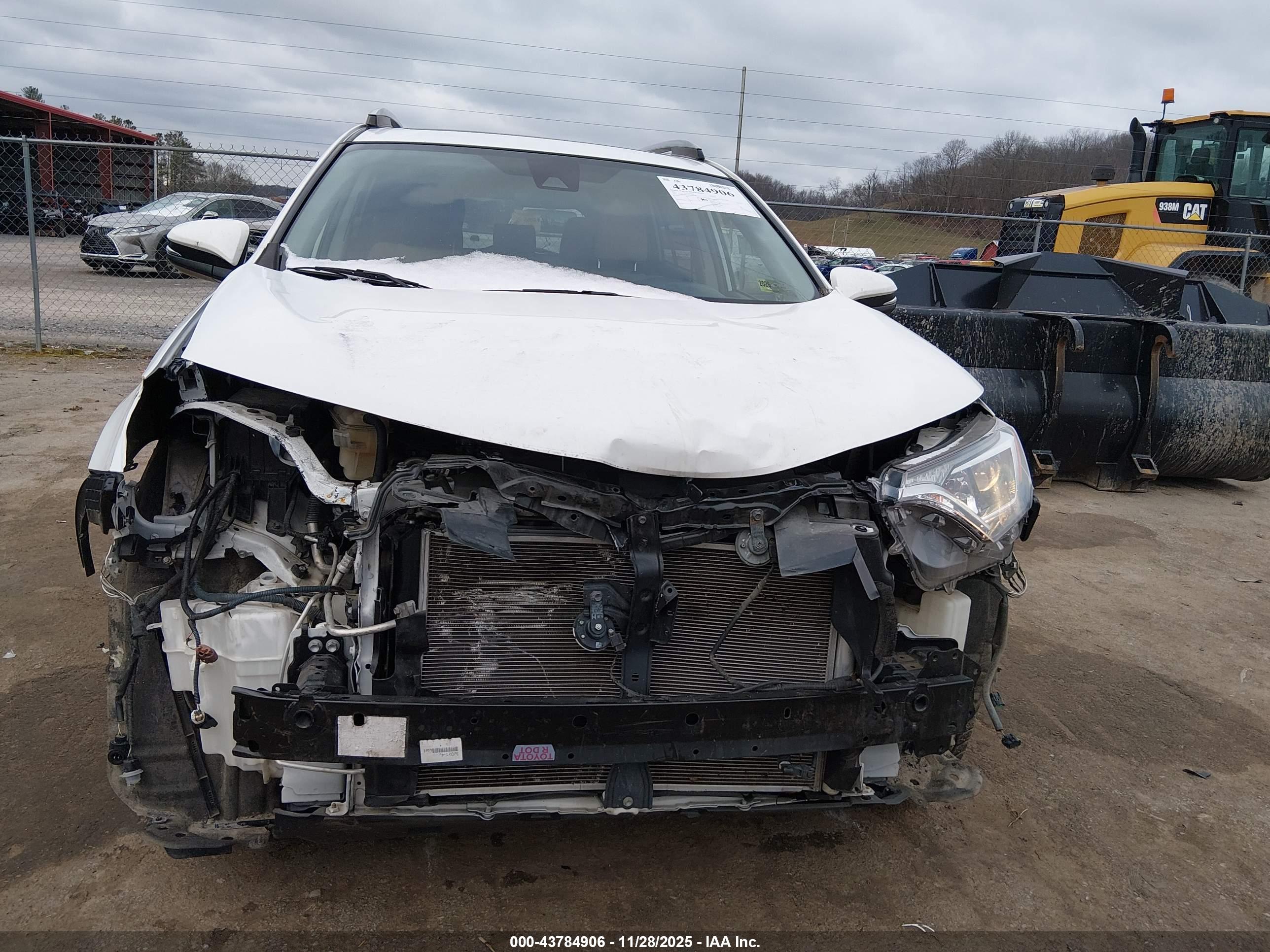 TOYOTA RAV4 image 6