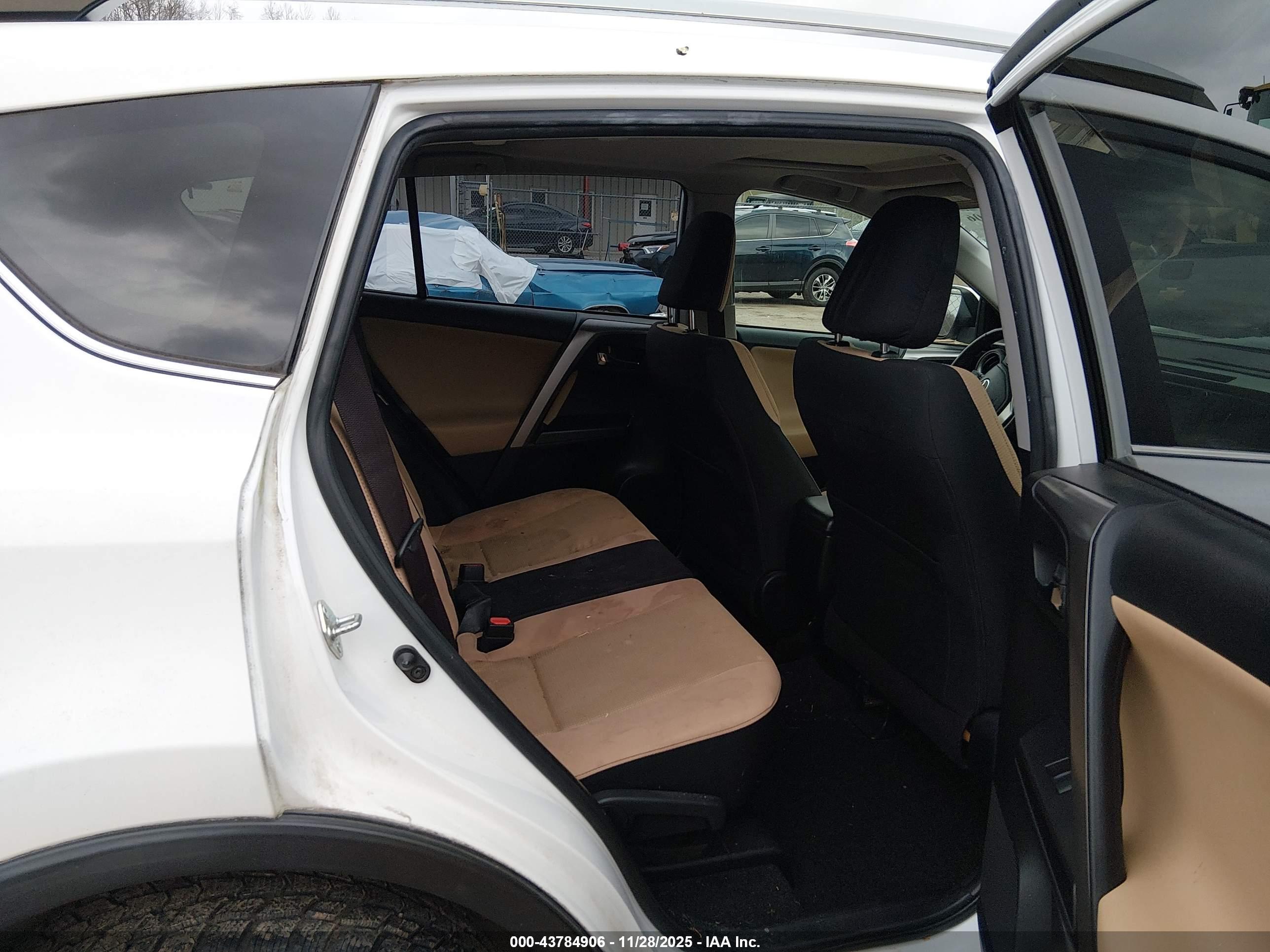 TOYOTA RAV4 image 8