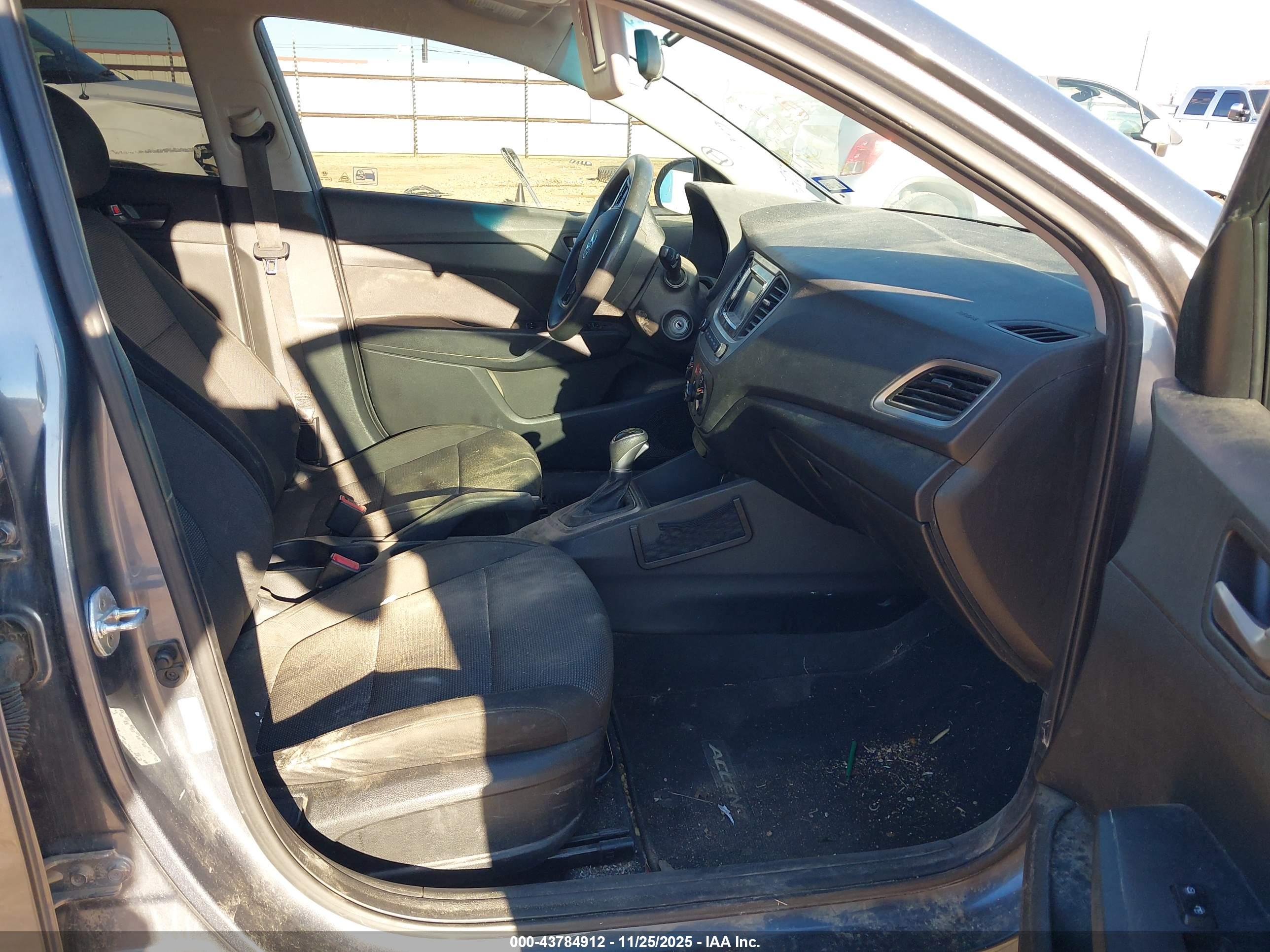 HYUNDAI ACCENT image 5