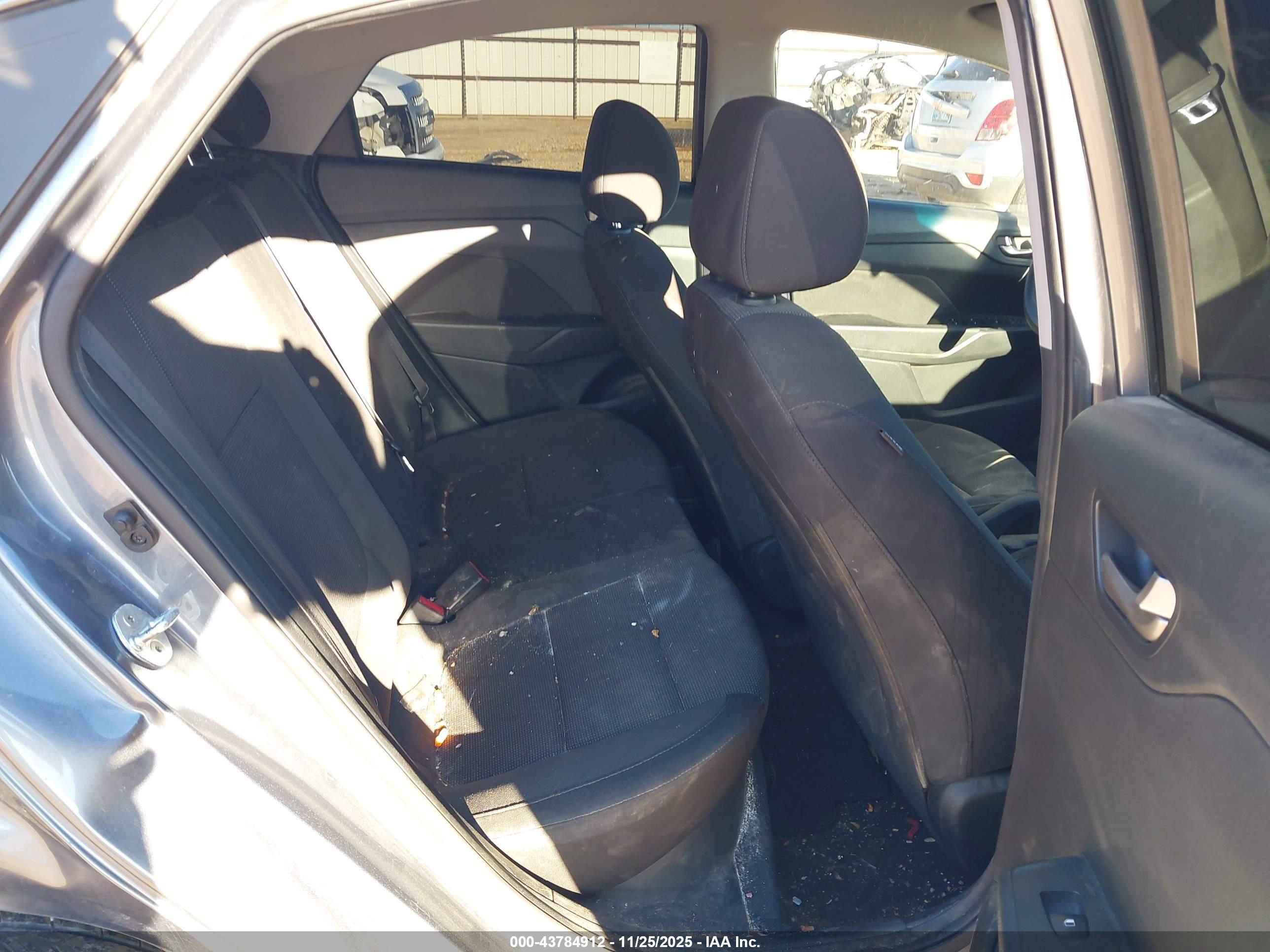 HYUNDAI ACCENT image 8