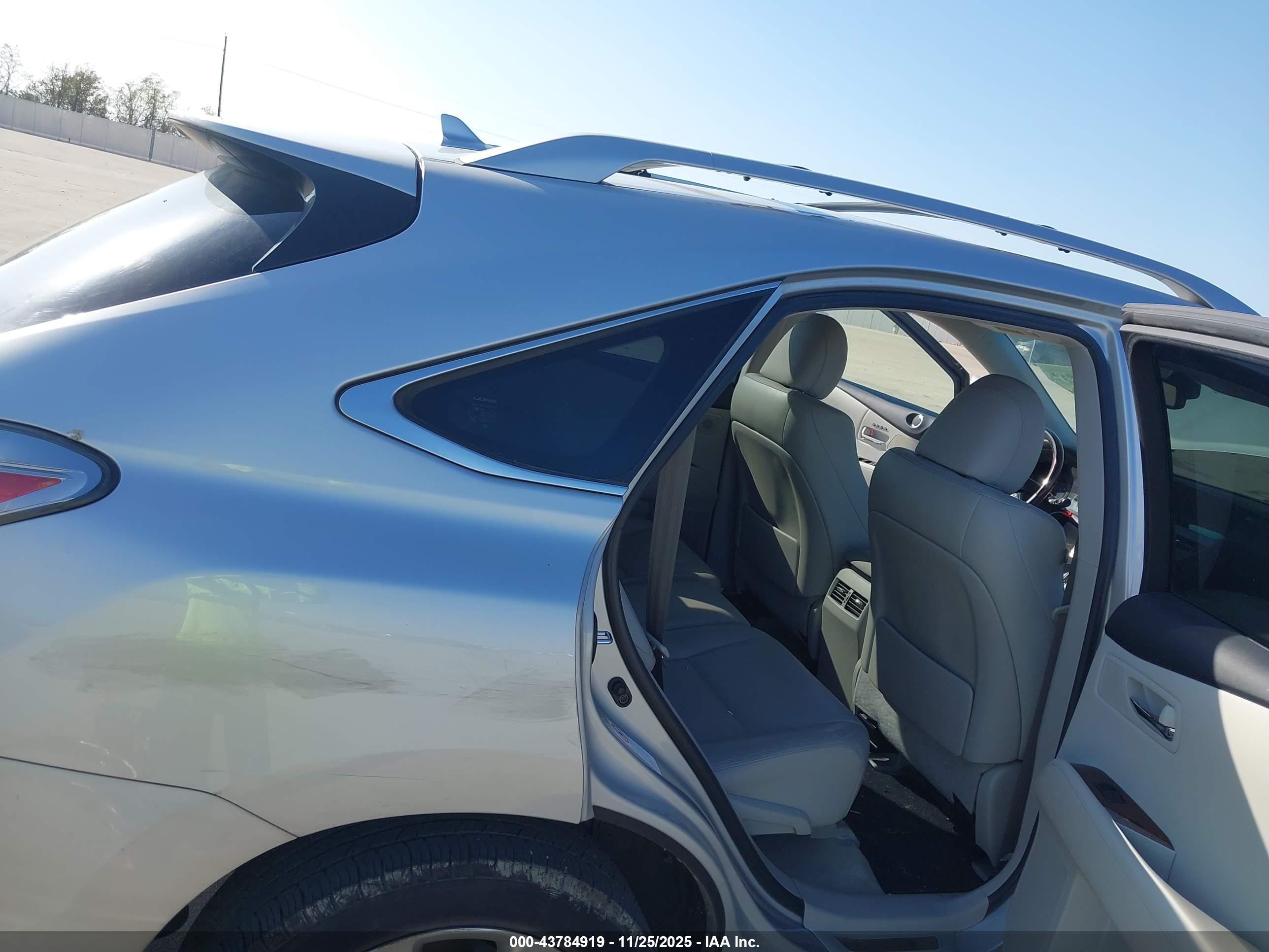 LEXUS RX image 8