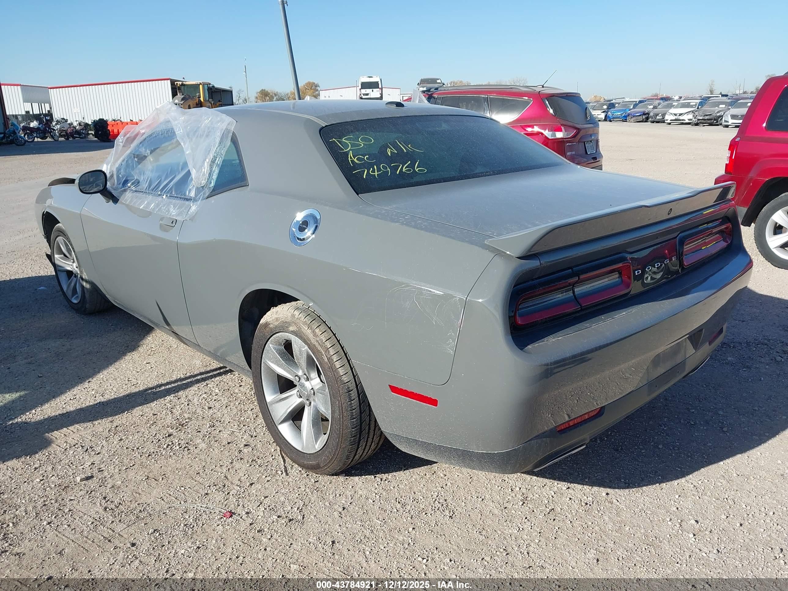 DODGE CHALLENGER image 3