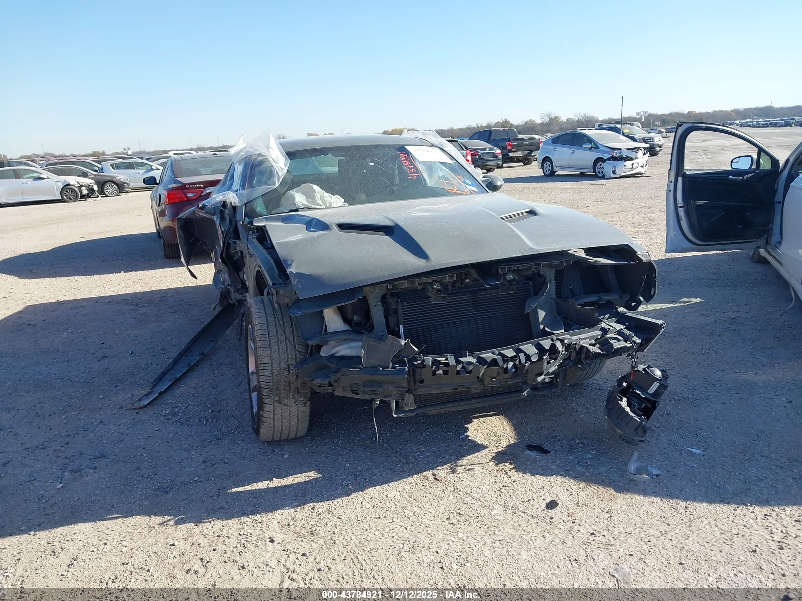 DODGE CHALLENGER image 6