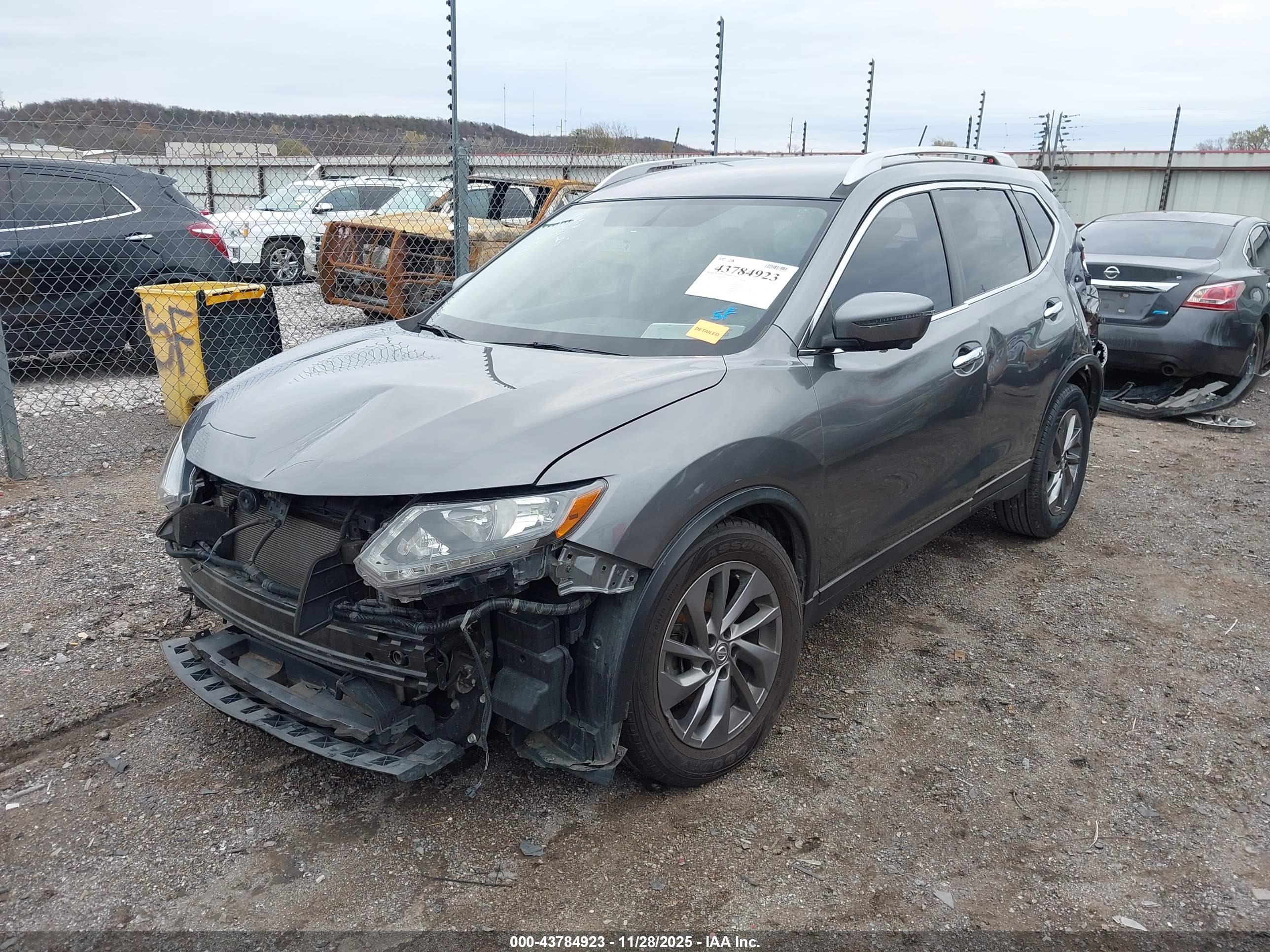 NISSAN ROGUE image 2