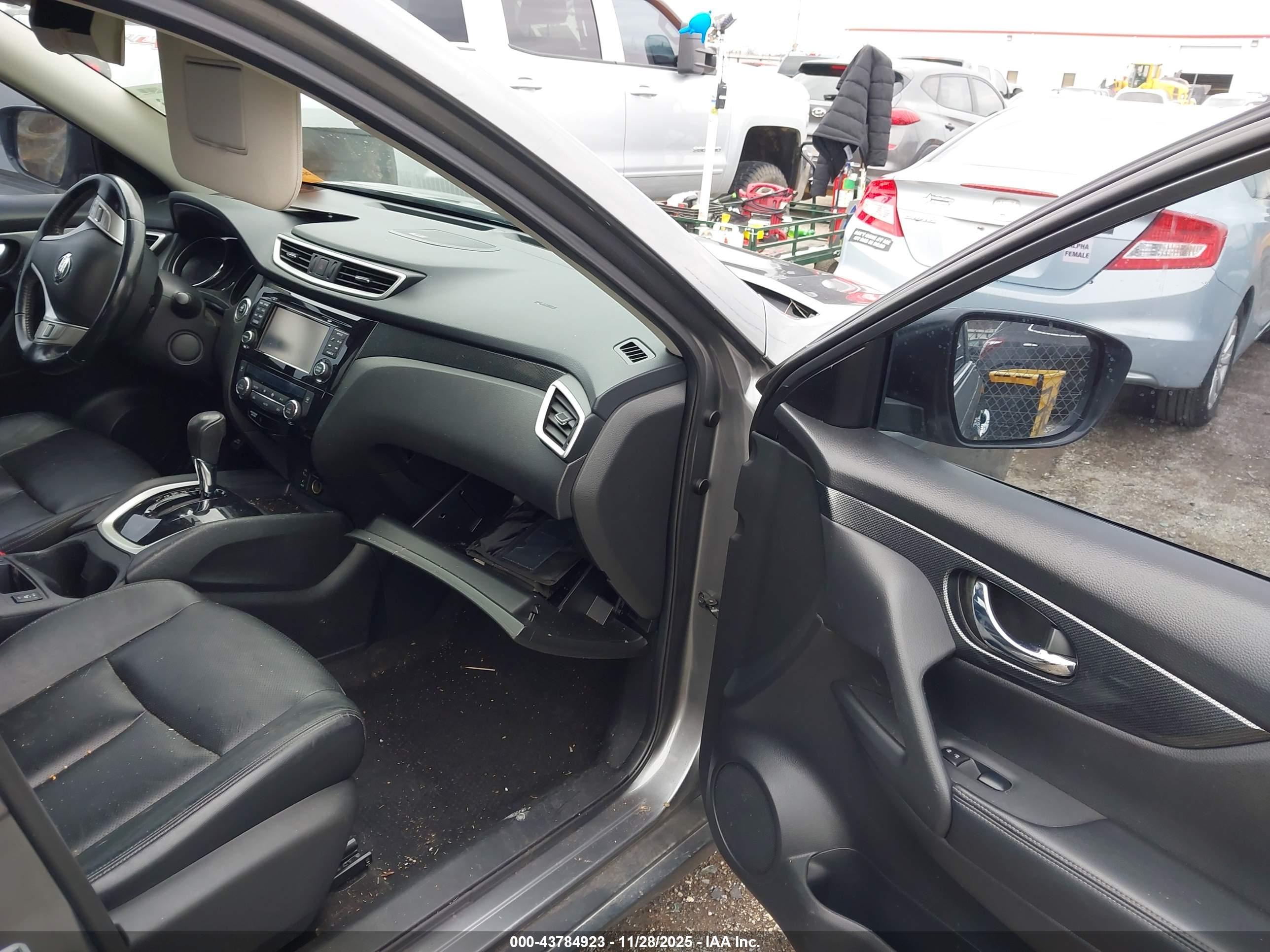NISSAN ROGUE image 5
