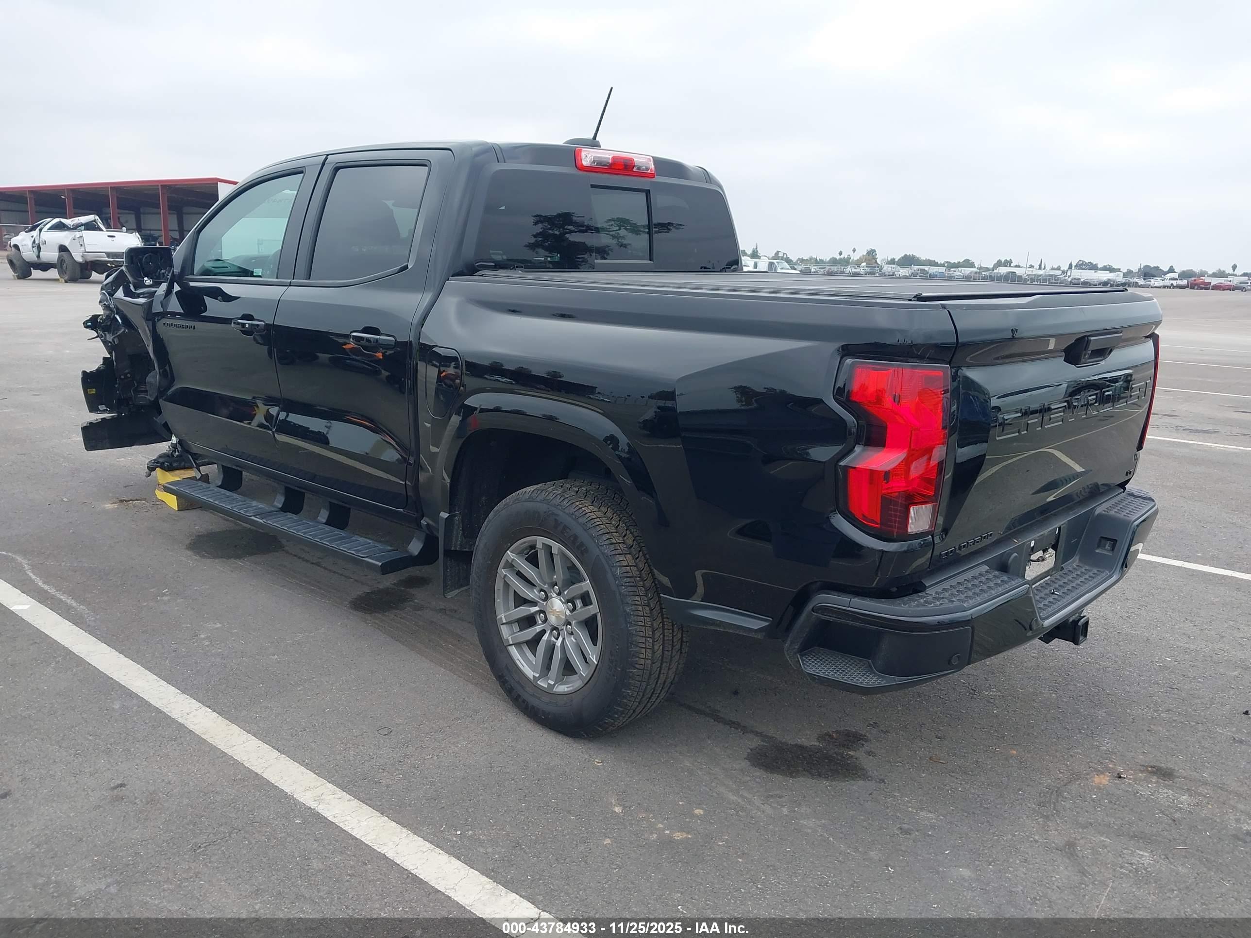 CHEVROLET COLORADO image 3