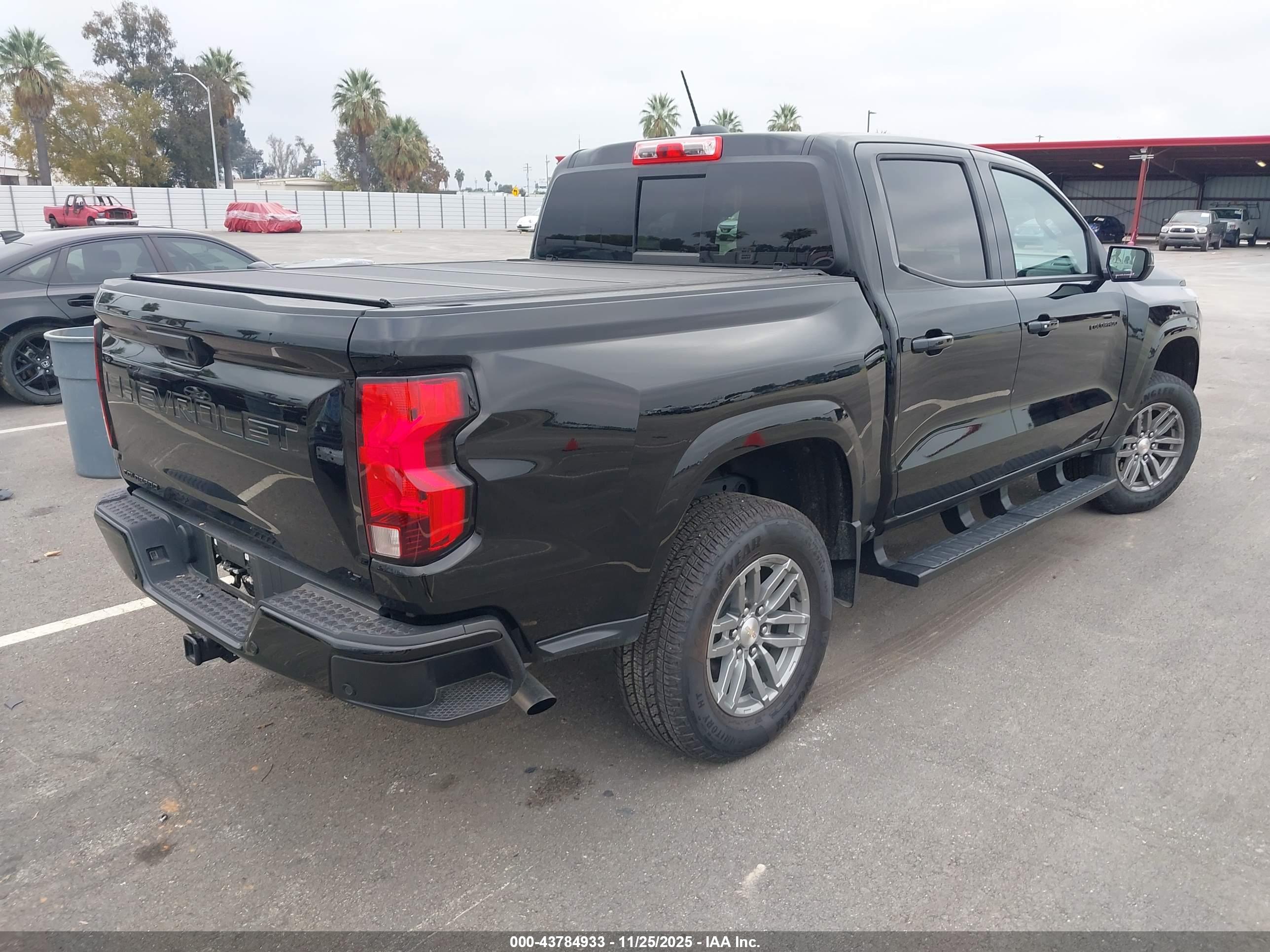 CHEVROLET COLORADO image 4