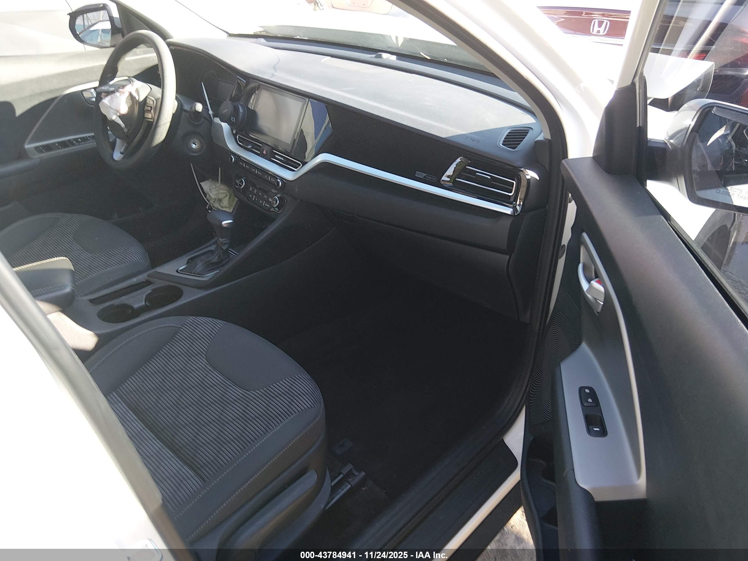 KIA NIRO image 5