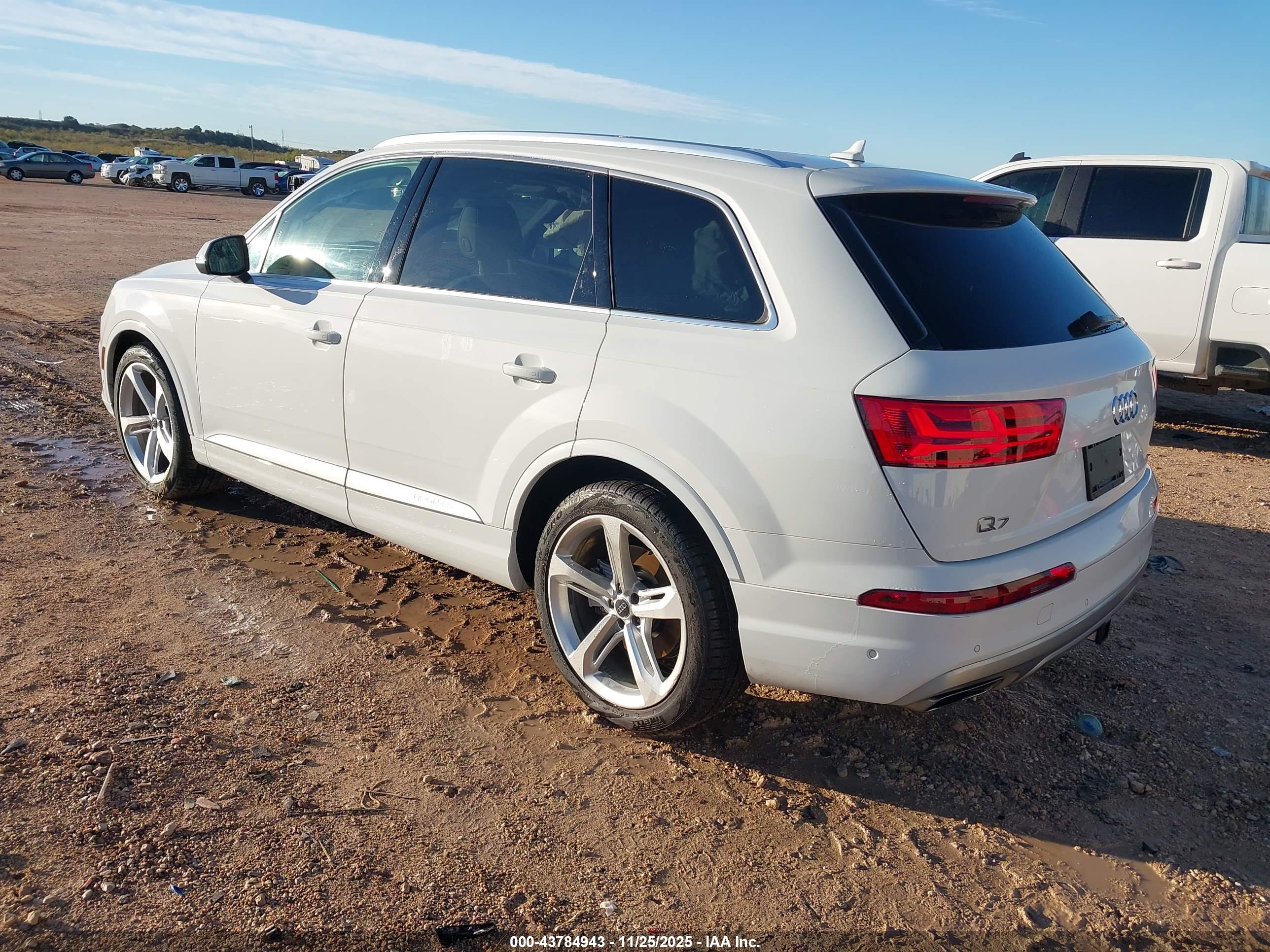 AUDI Q7 image 3