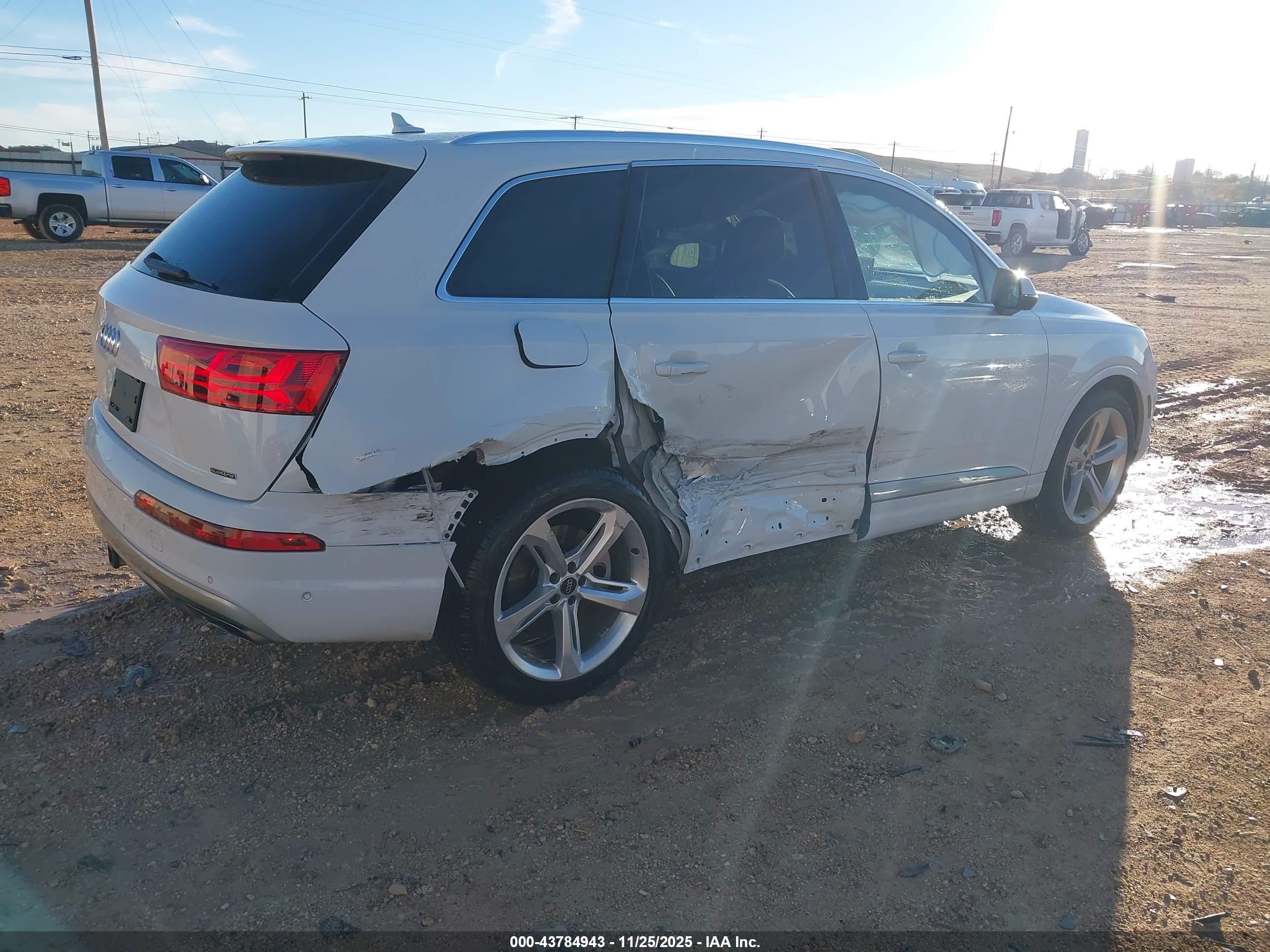 AUDI Q7 image 4