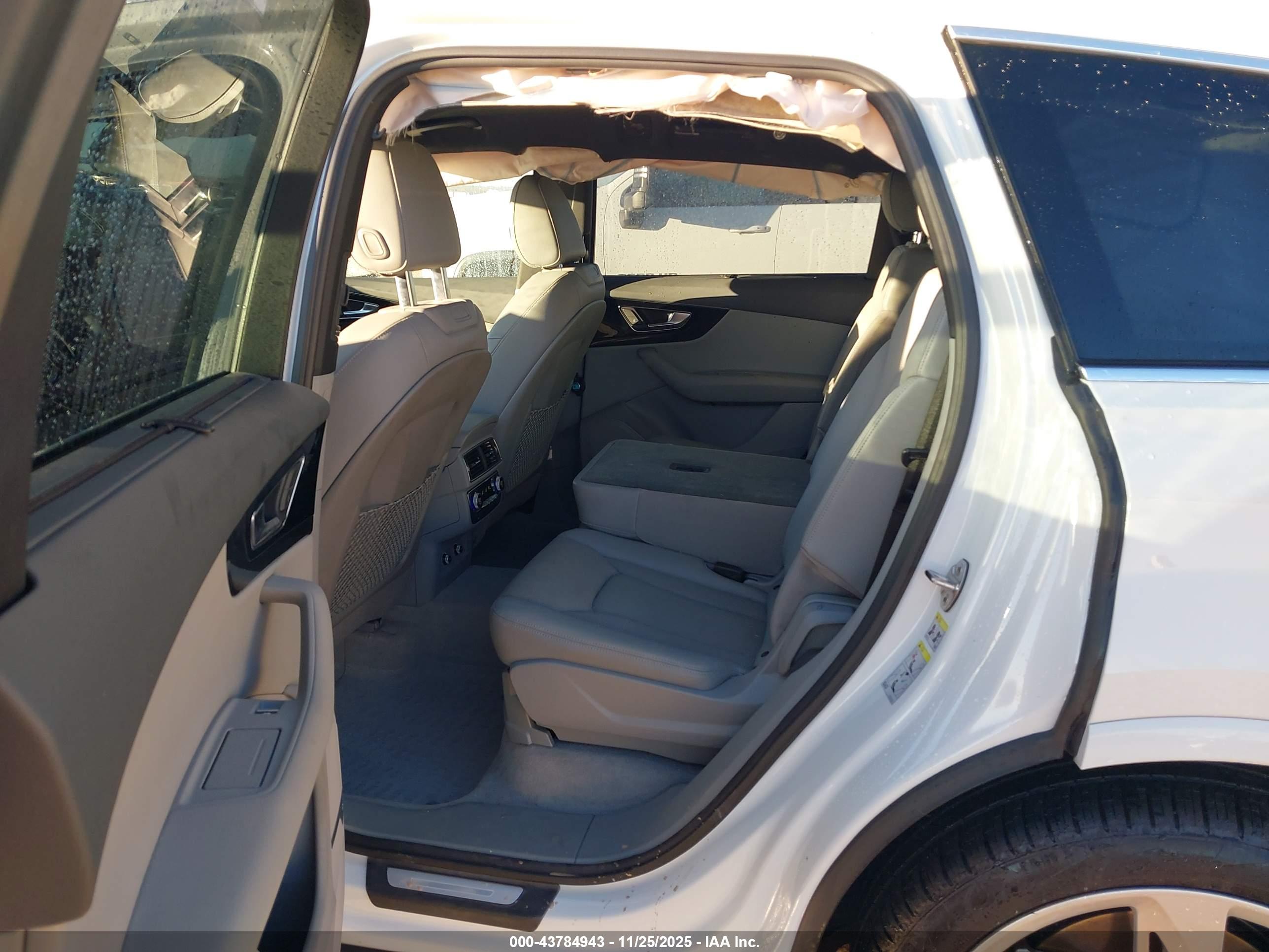 AUDI Q7 image 8