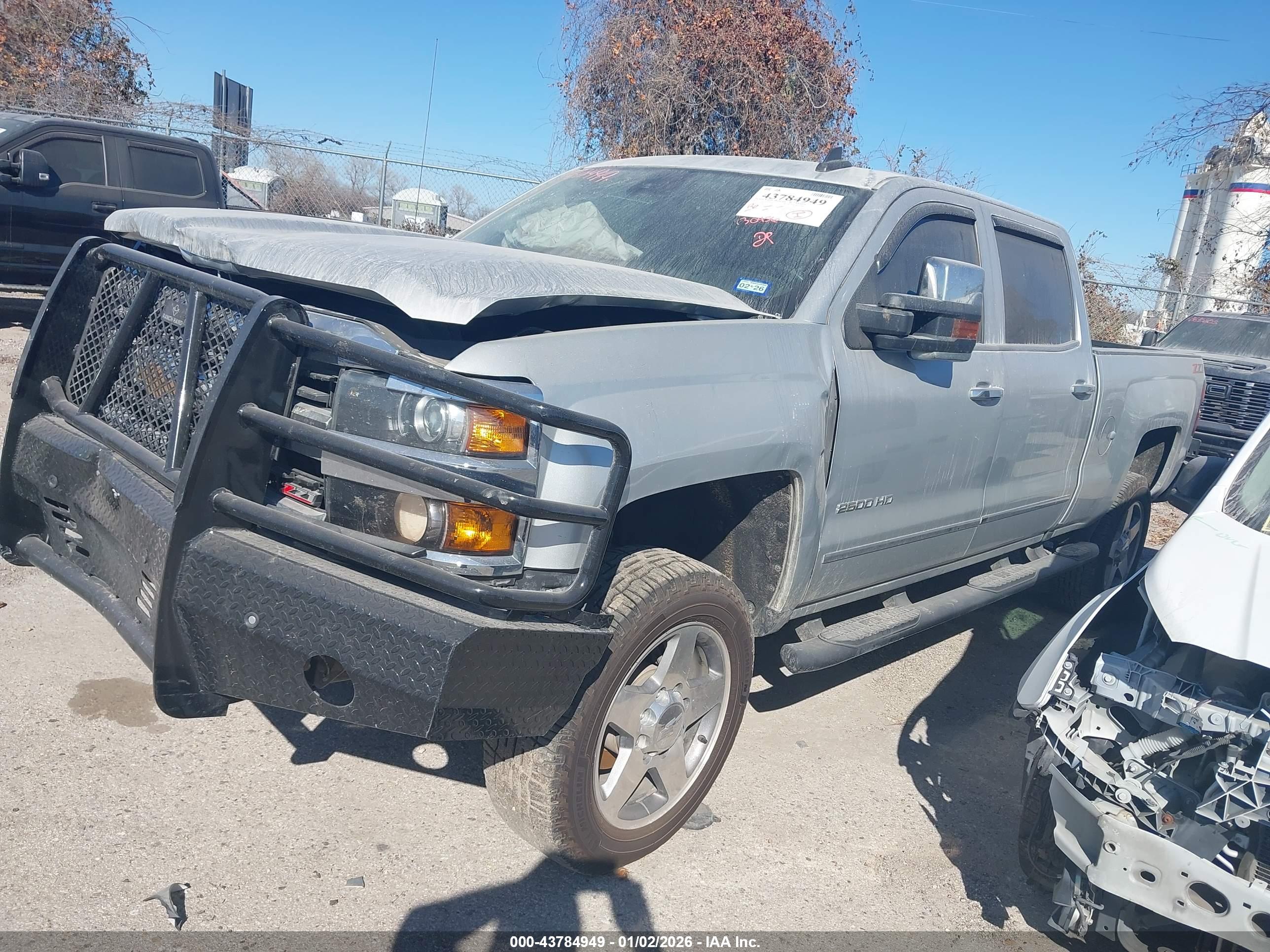 CHEVROLET SILVERADO image 2