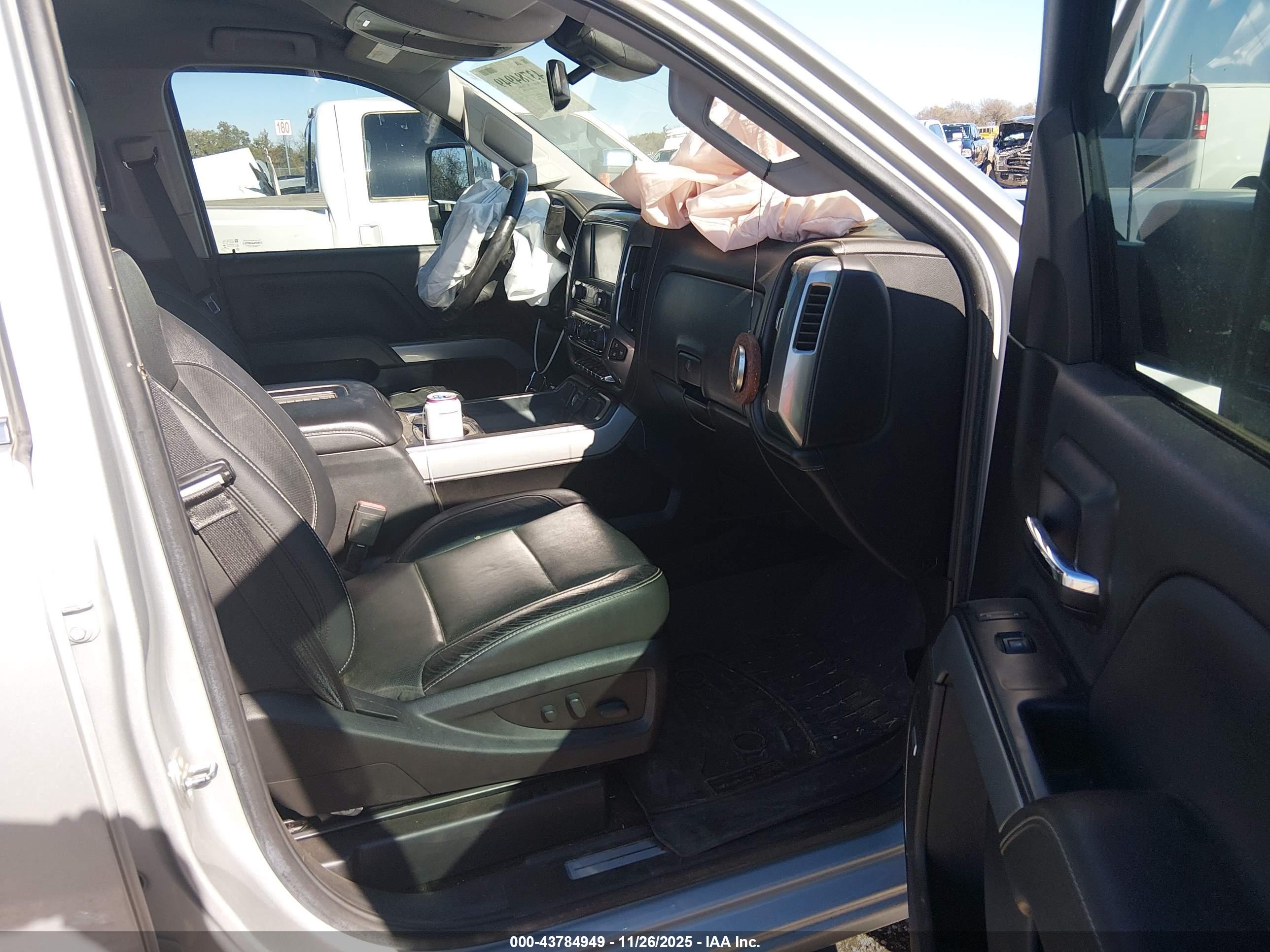 CHEVROLET SILVERADO image 5