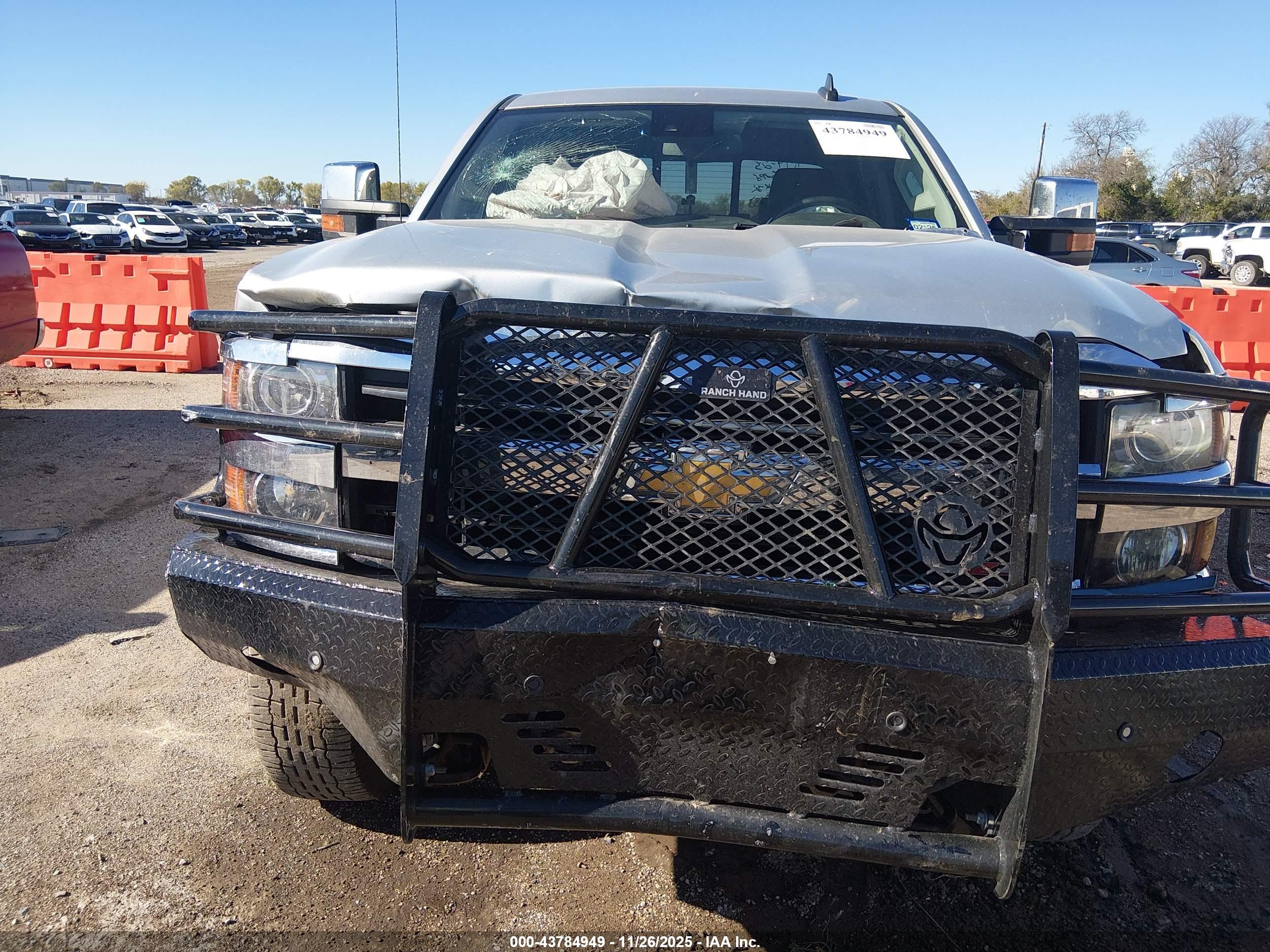 CHEVROLET SILVERADO image 6