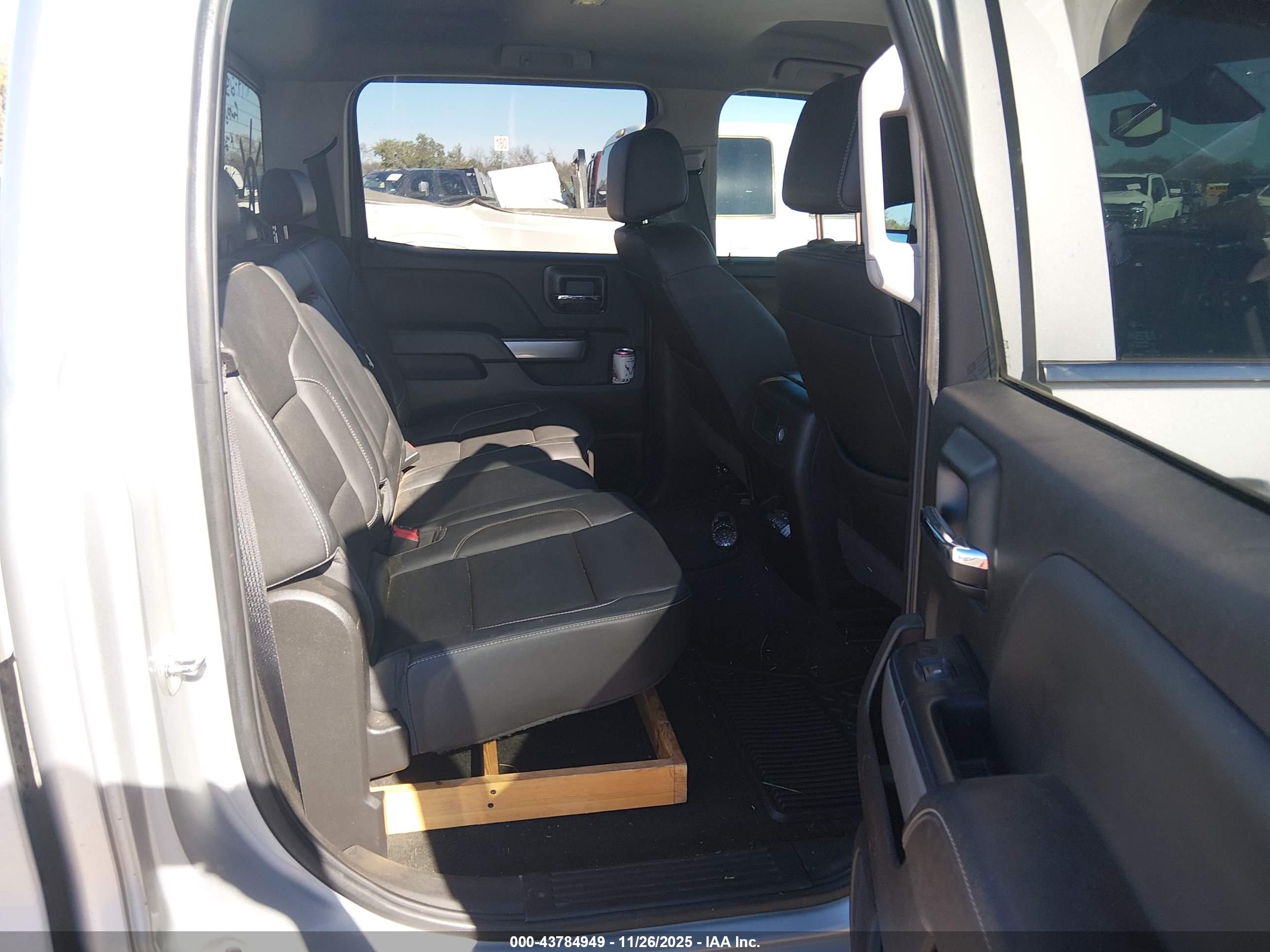 CHEVROLET SILVERADO image 8