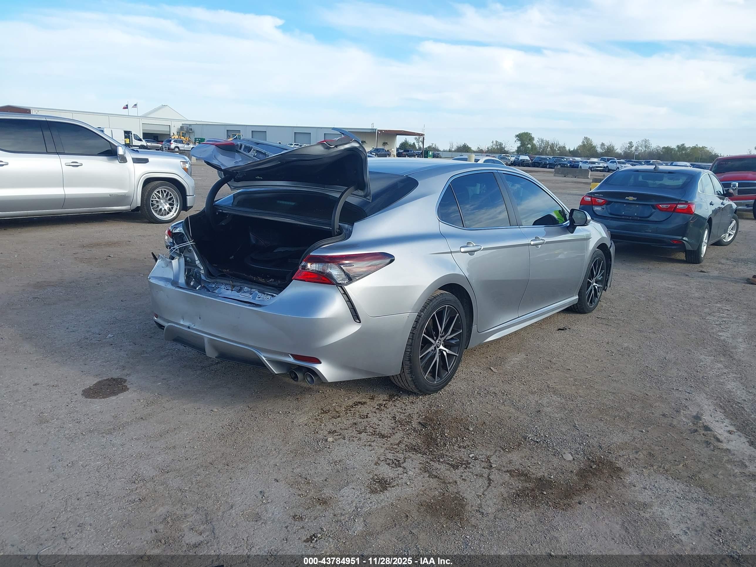 TOYOTA CAMRY image 4
