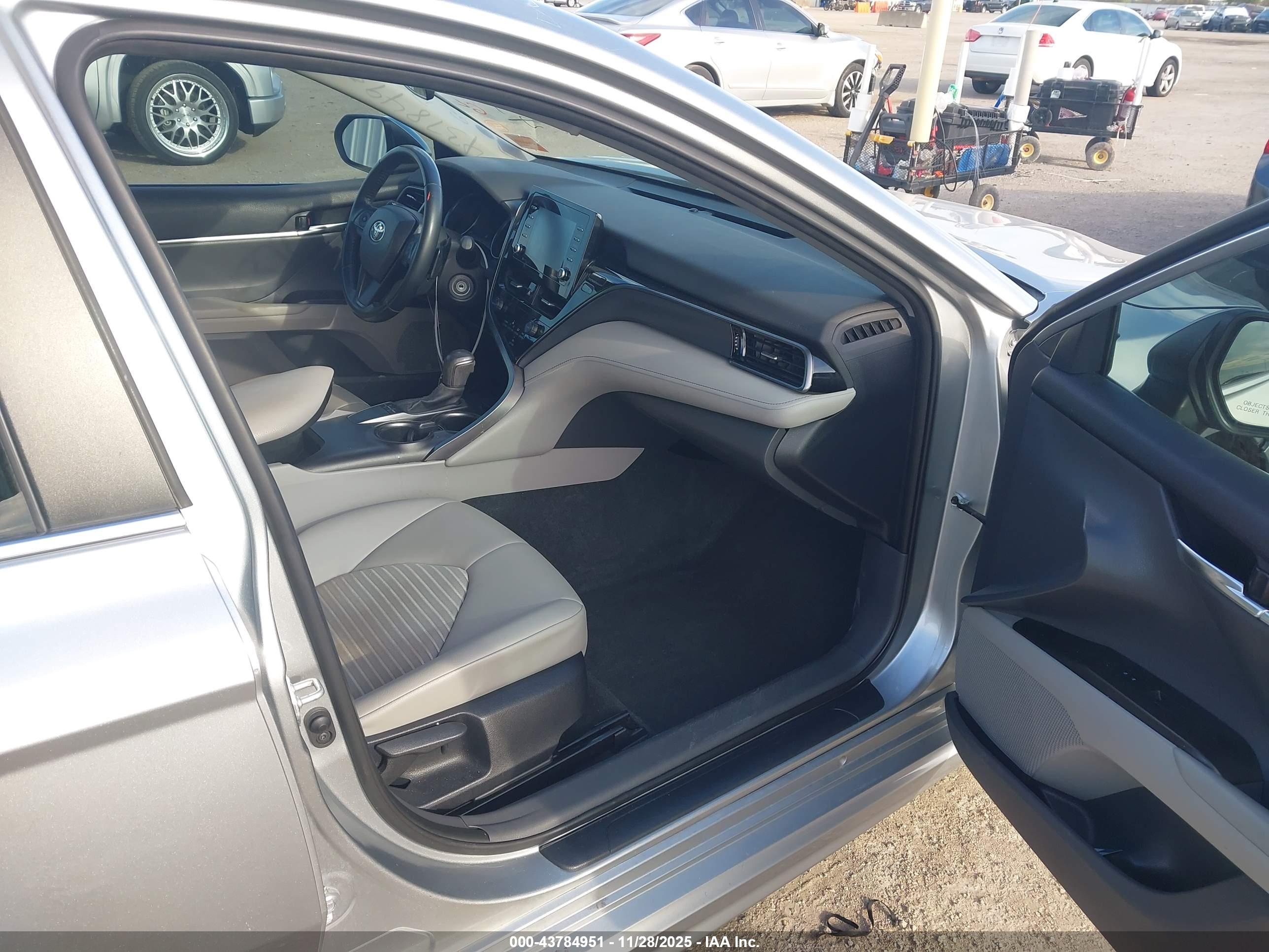 TOYOTA CAMRY image 5