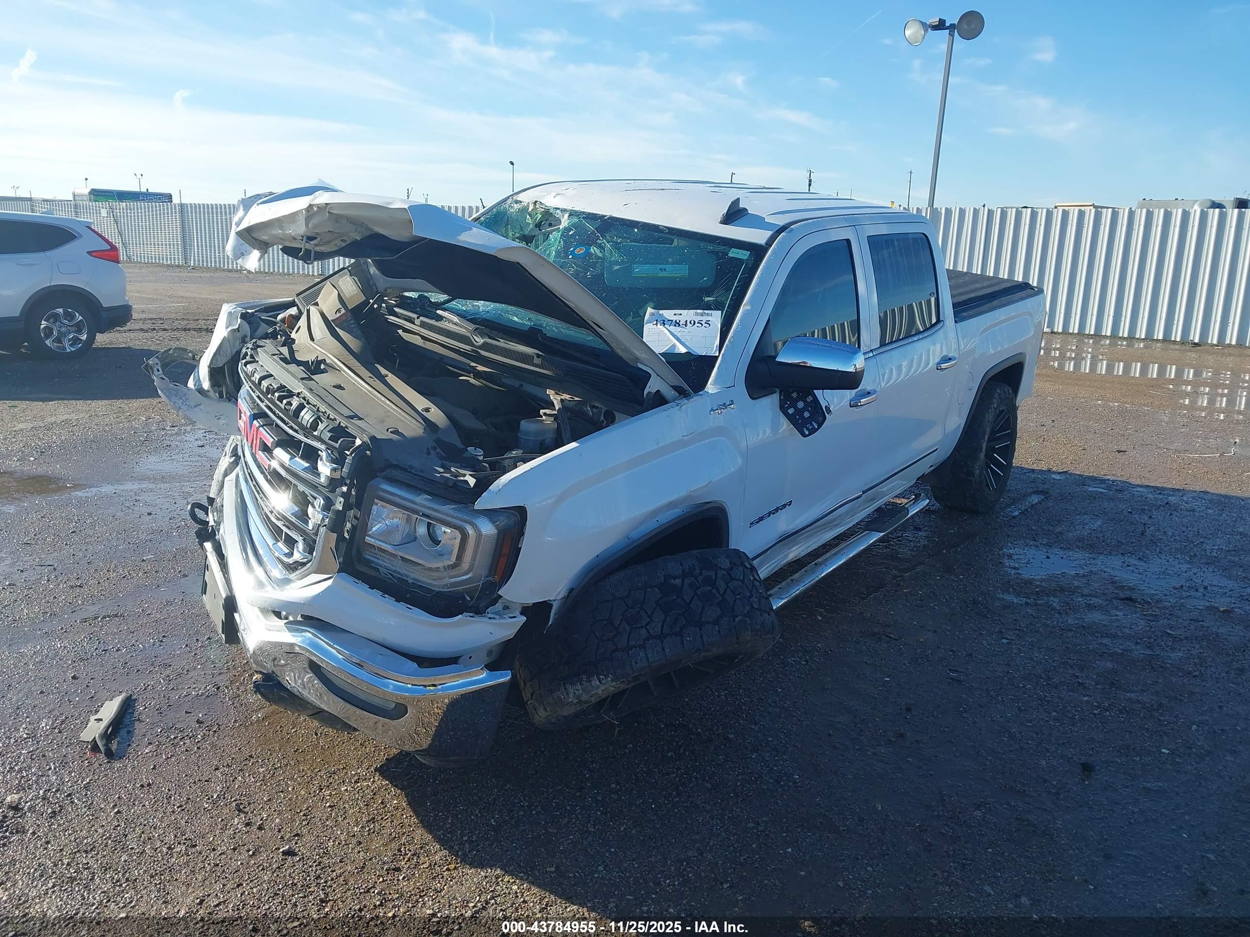 GMC SIERRA image 2