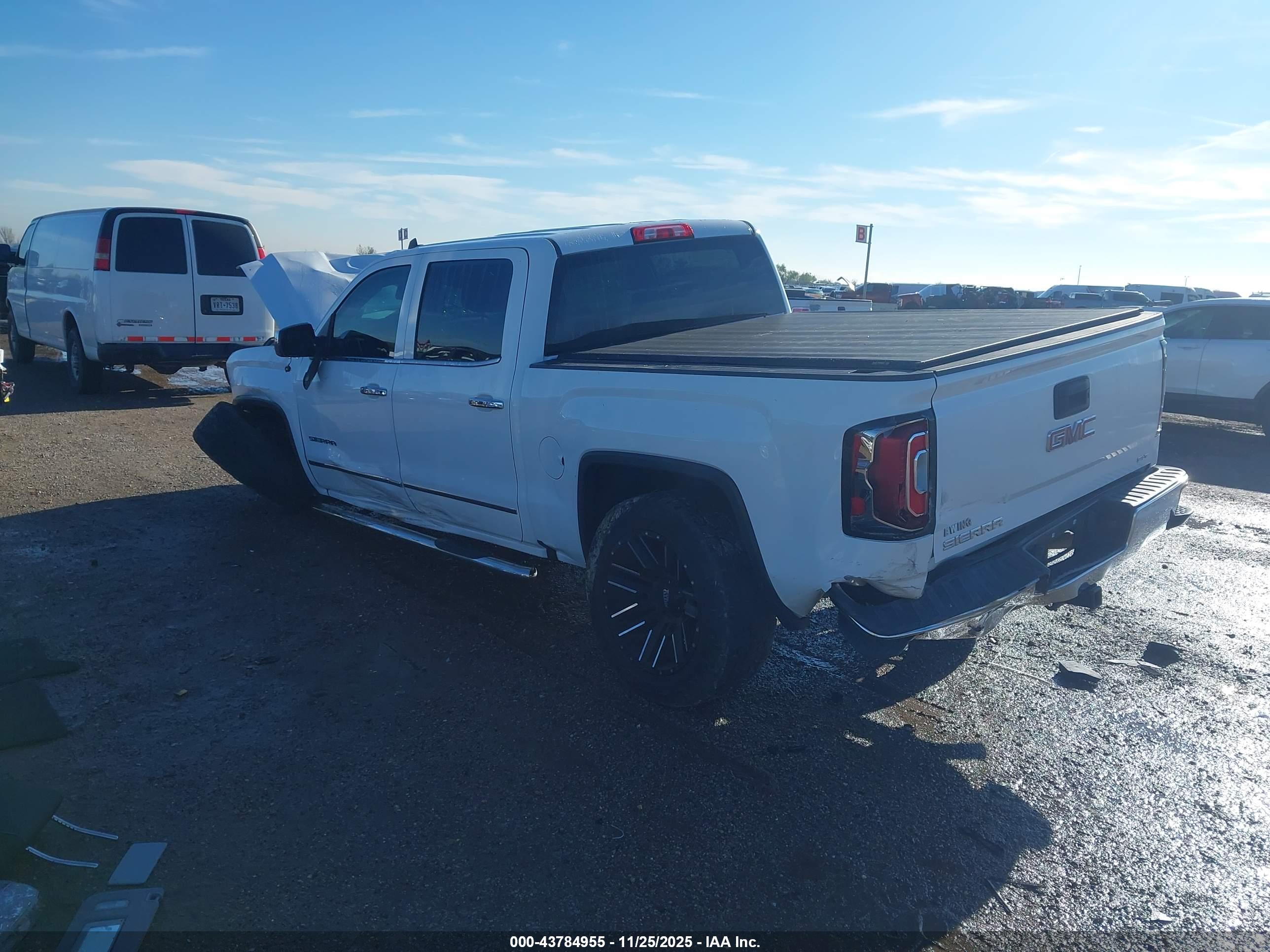 GMC SIERRA image 3