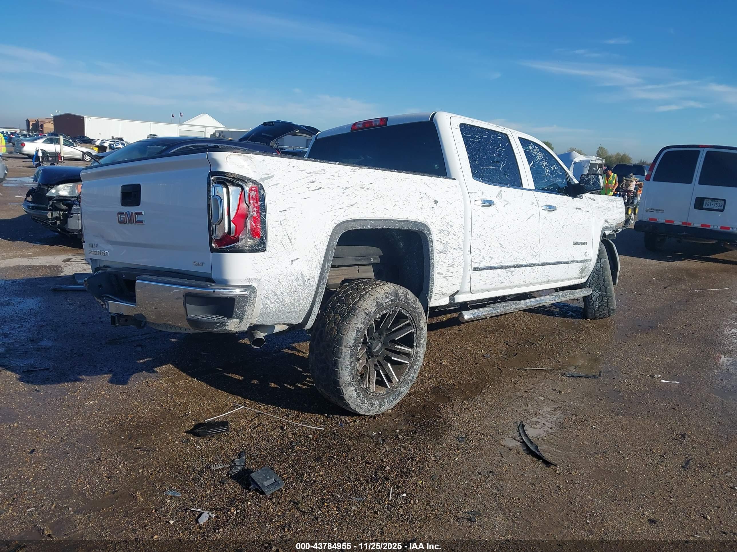 GMC SIERRA image 4