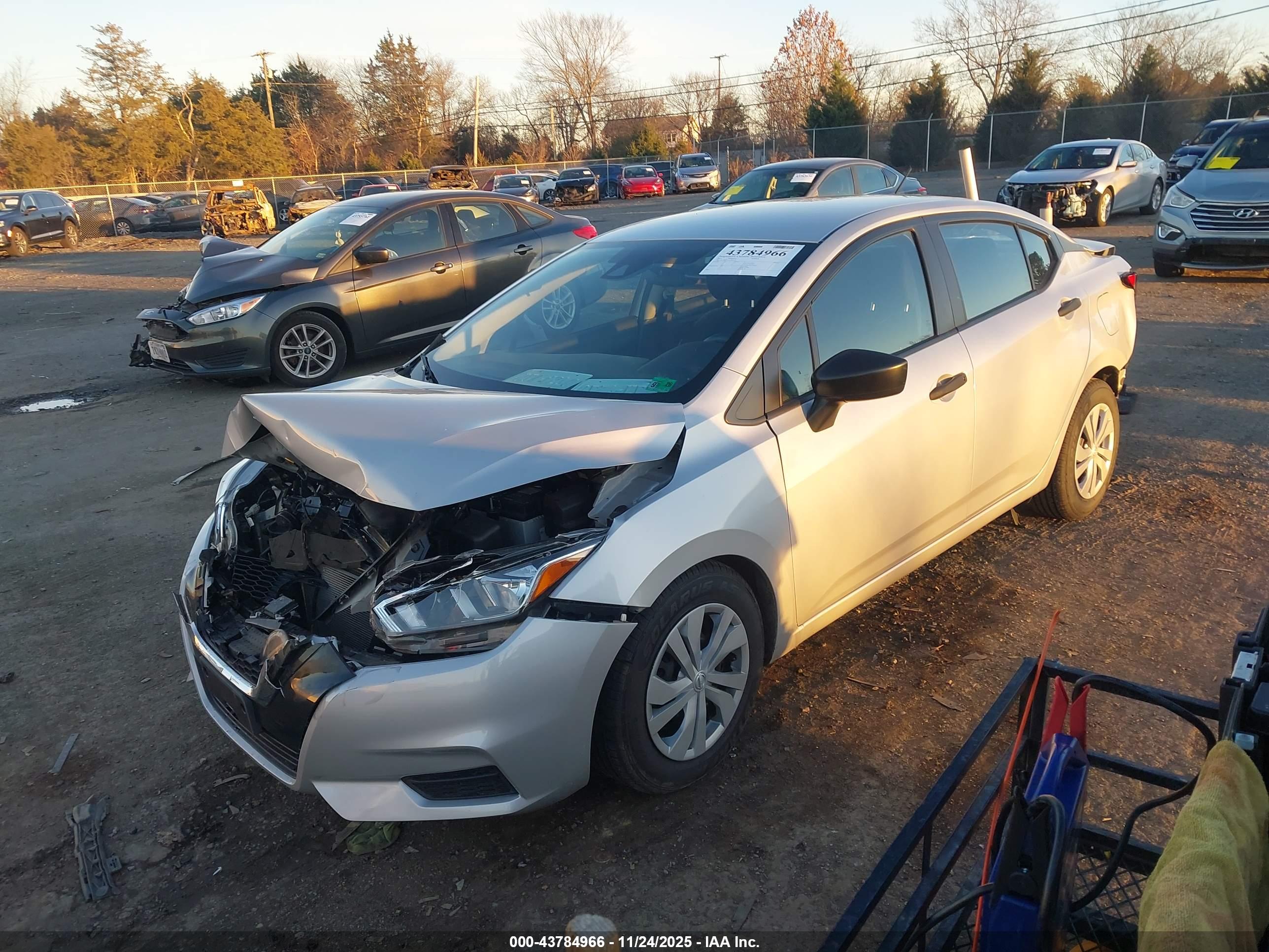 NISSAN VERSA image 2