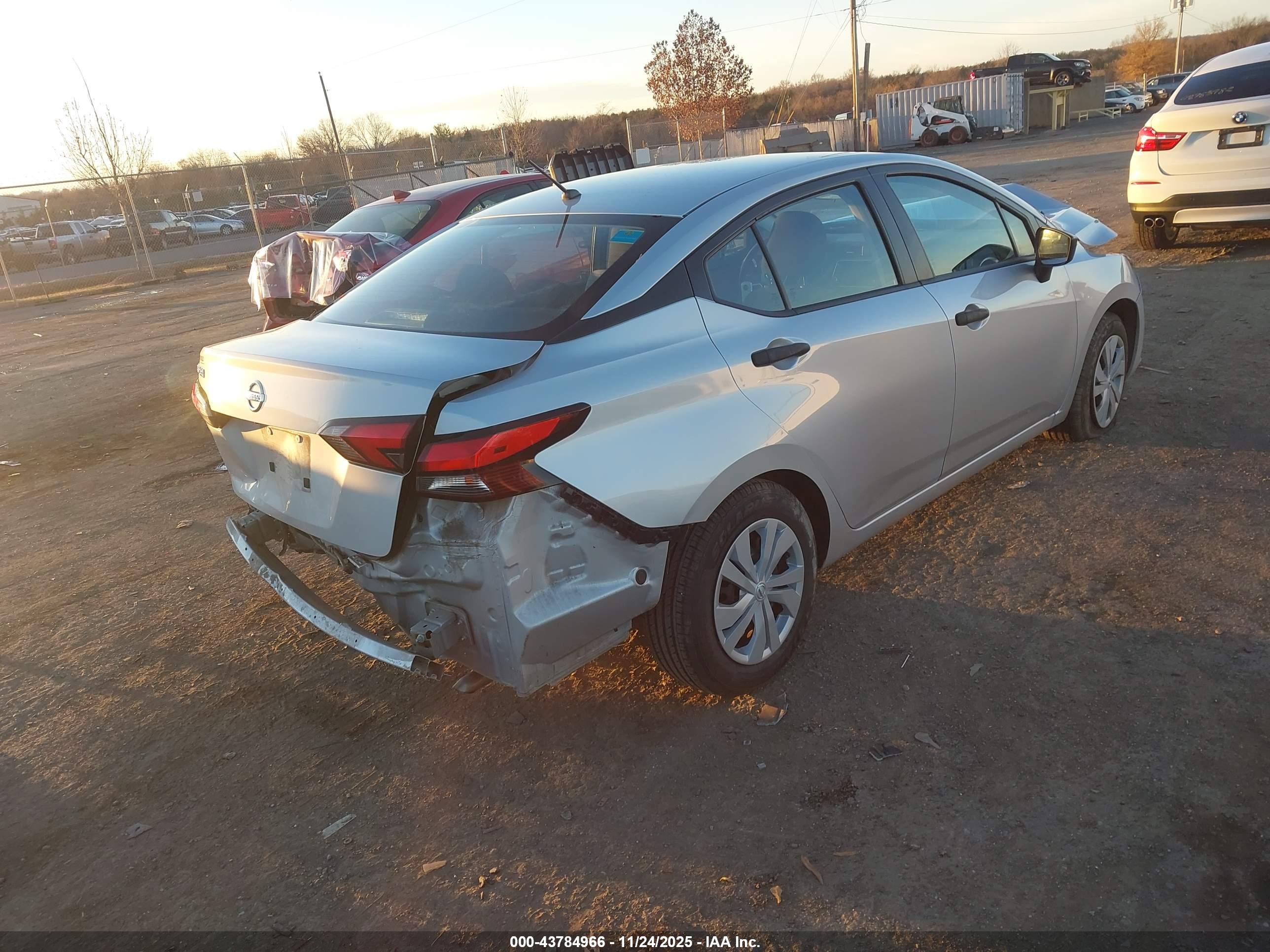 NISSAN VERSA image 4