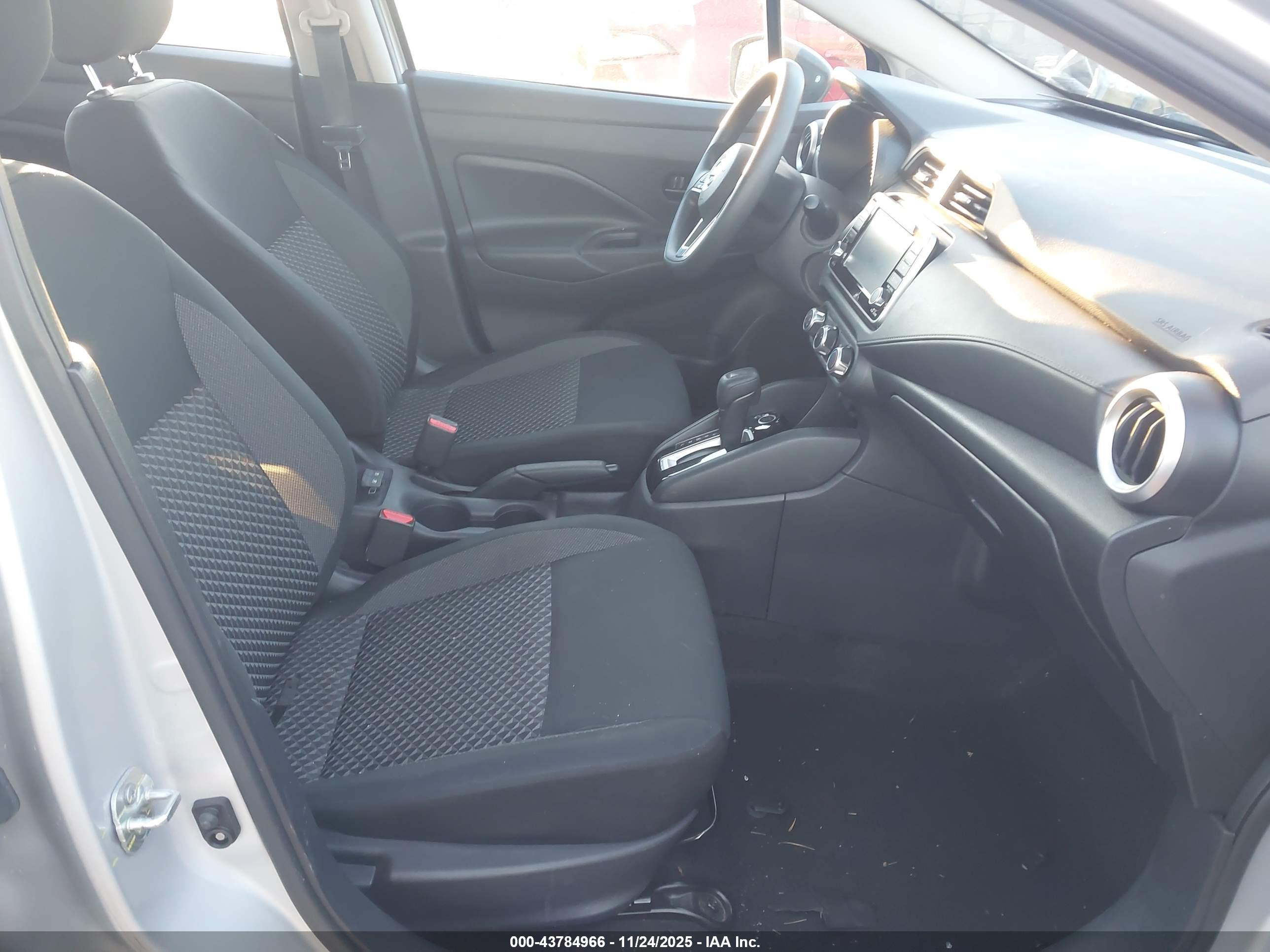 NISSAN VERSA image 5
