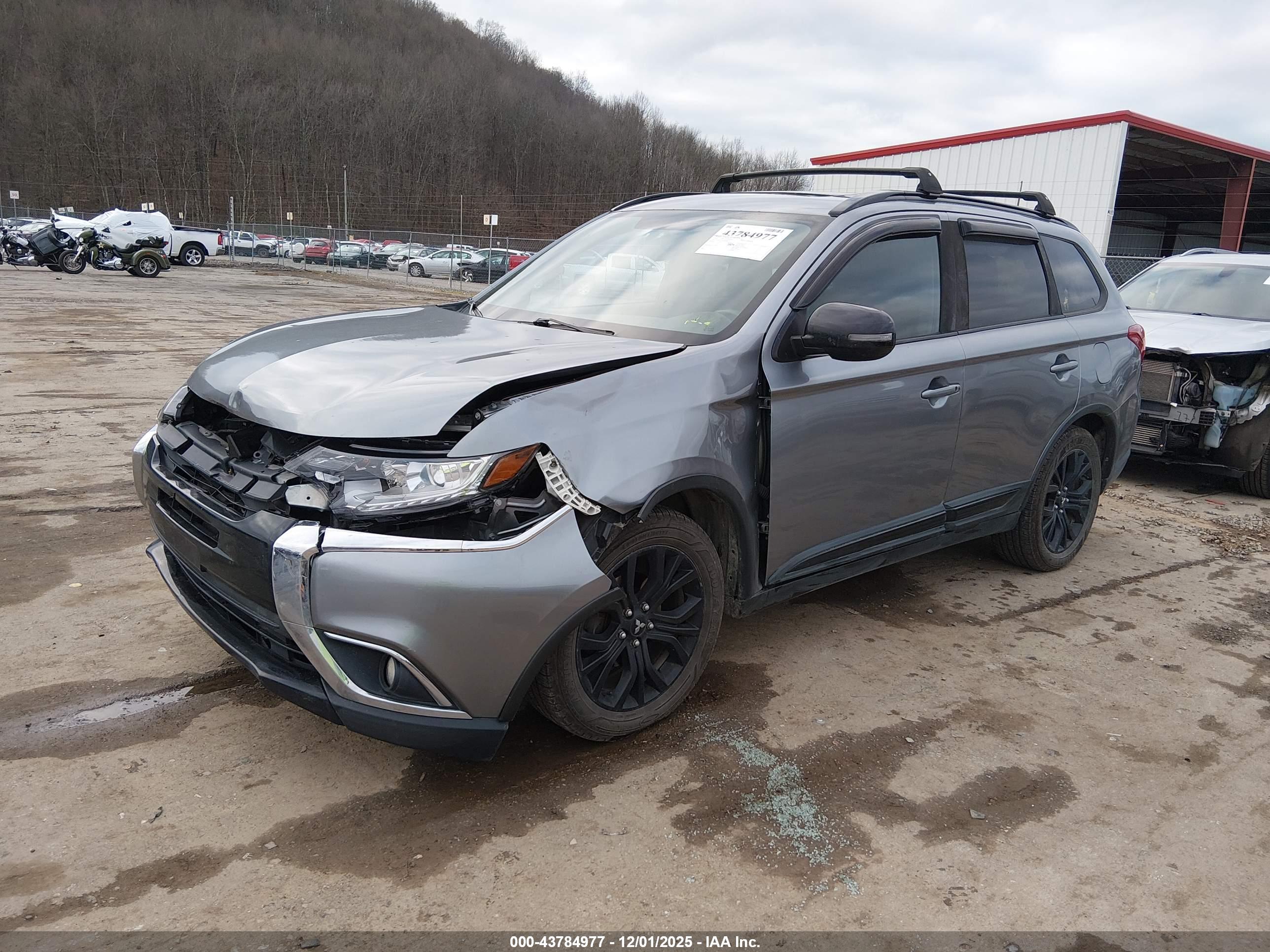 MITSUBISHI OUTLANDER image 2