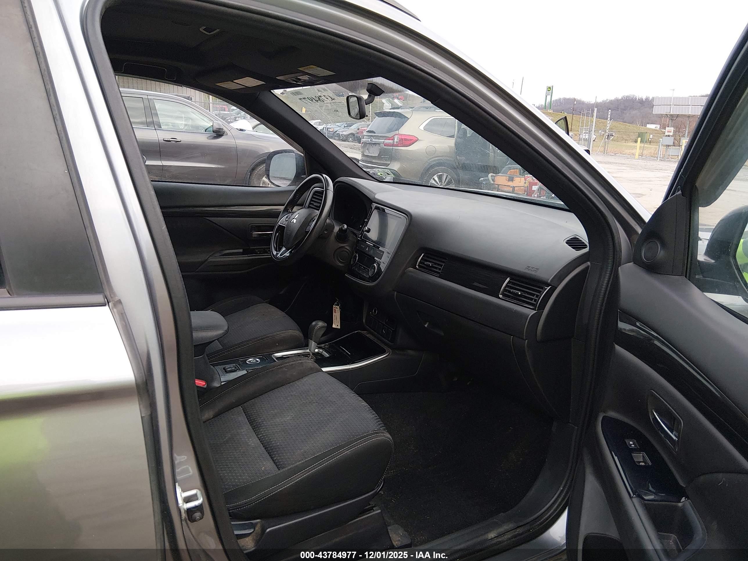 MITSUBISHI OUTLANDER image 5