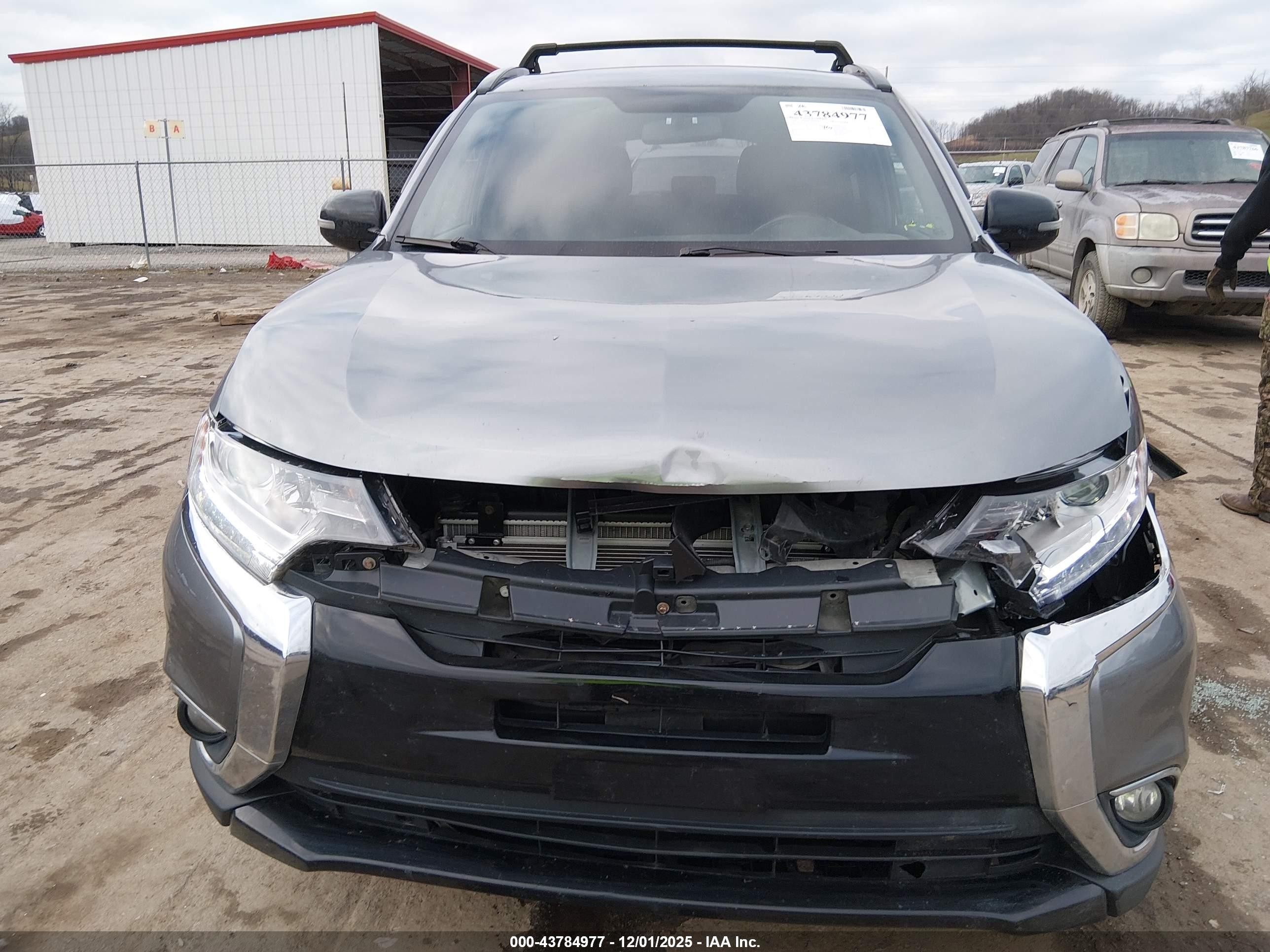 MITSUBISHI OUTLANDER image 6