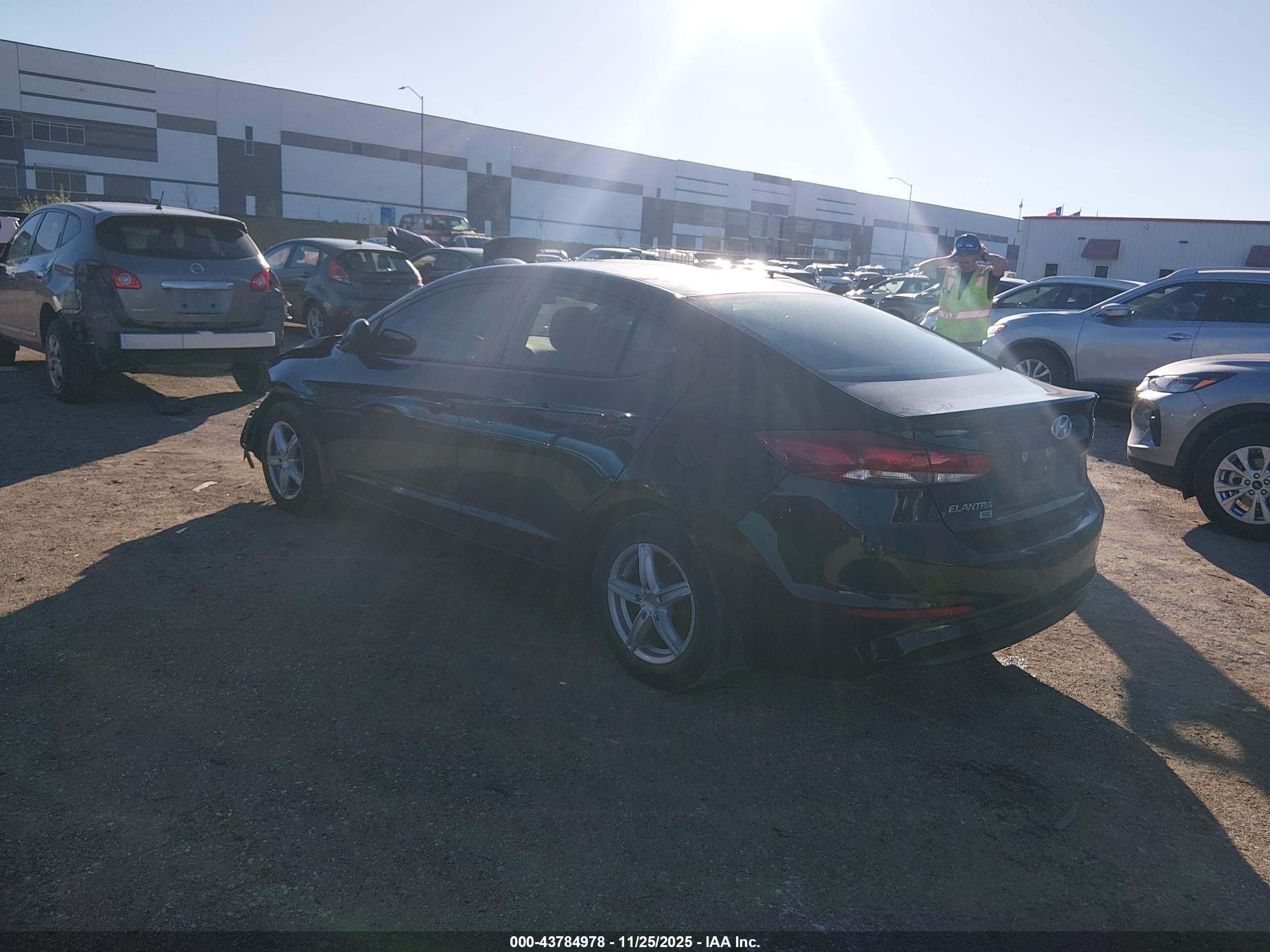HYUNDAI ELANTRA image 3