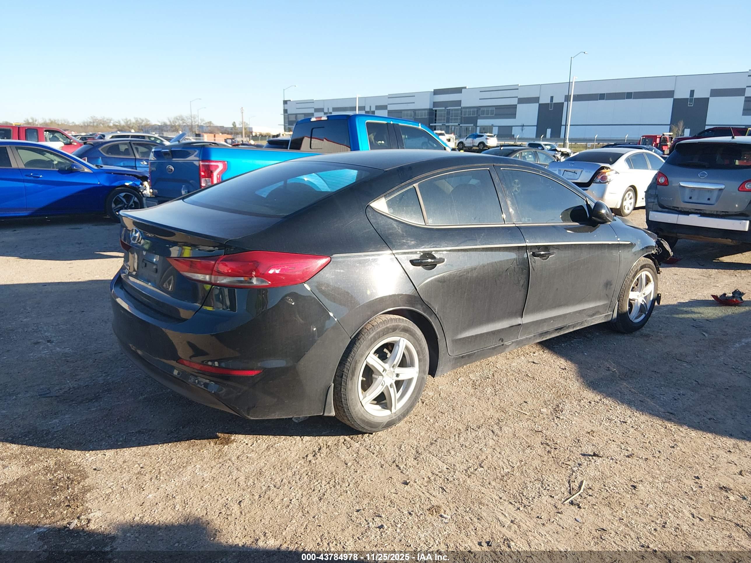 HYUNDAI ELANTRA image 4
