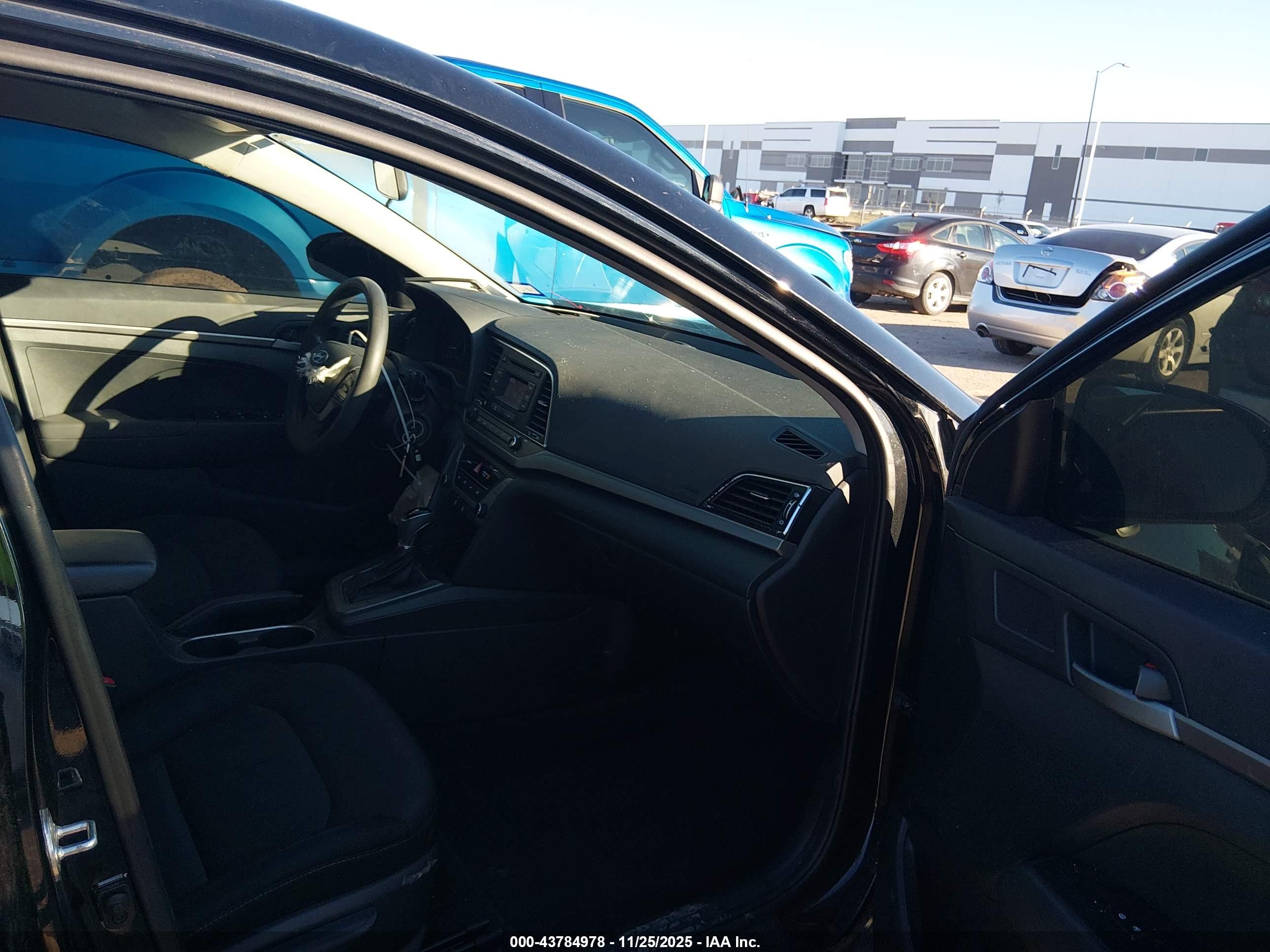 HYUNDAI ELANTRA image 5