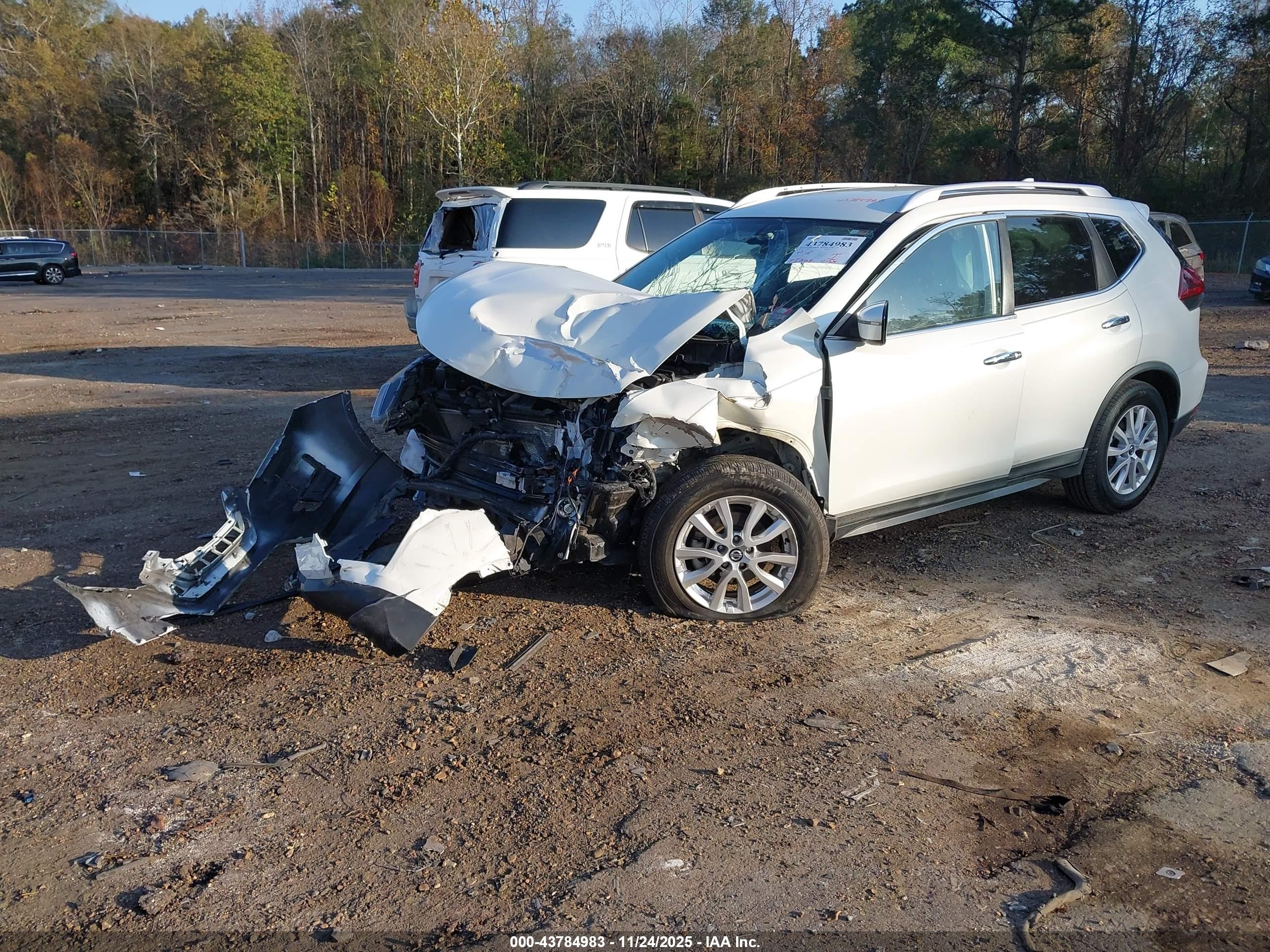 NISSAN ROGUE image 2