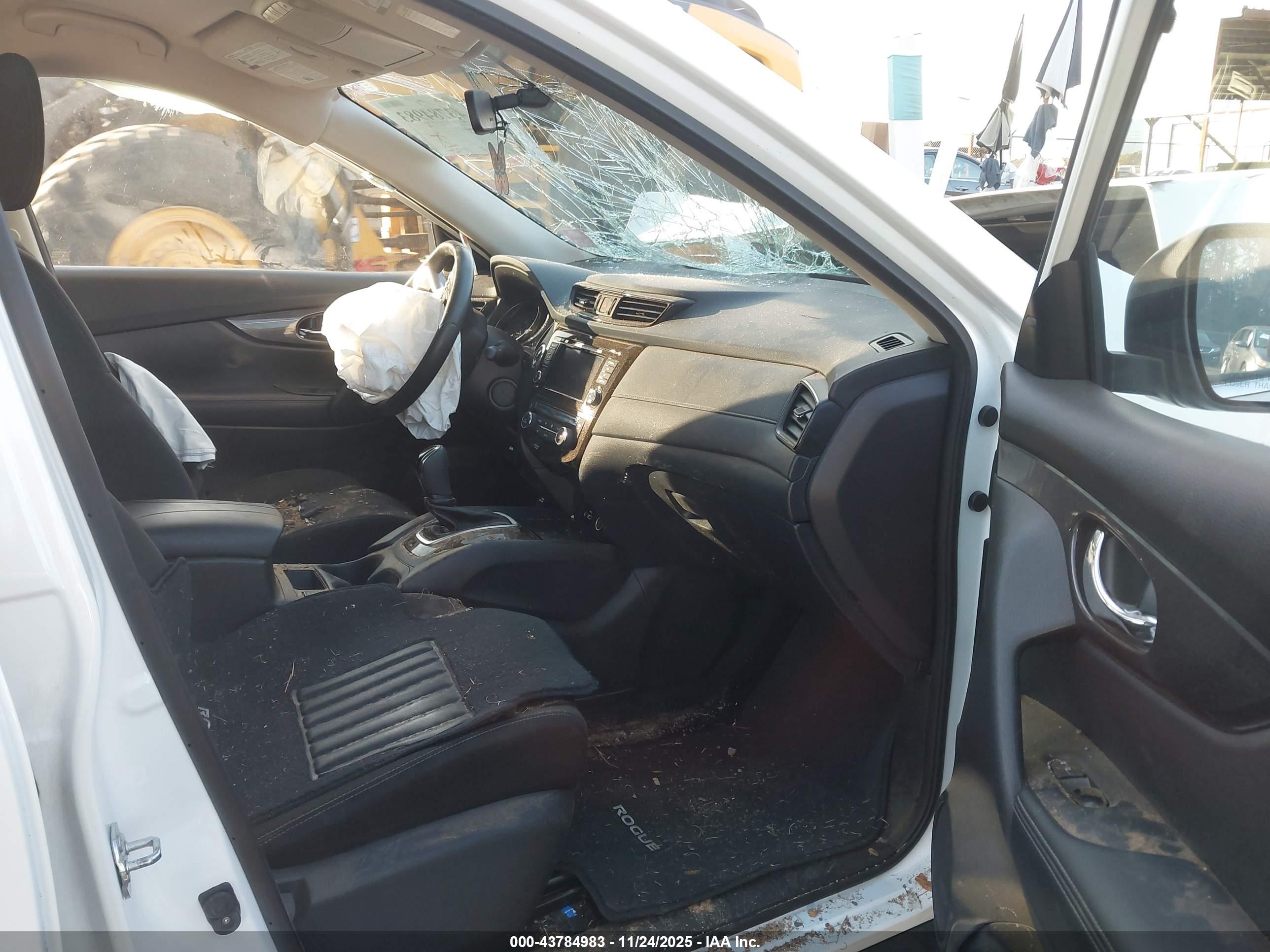NISSAN ROGUE image 5