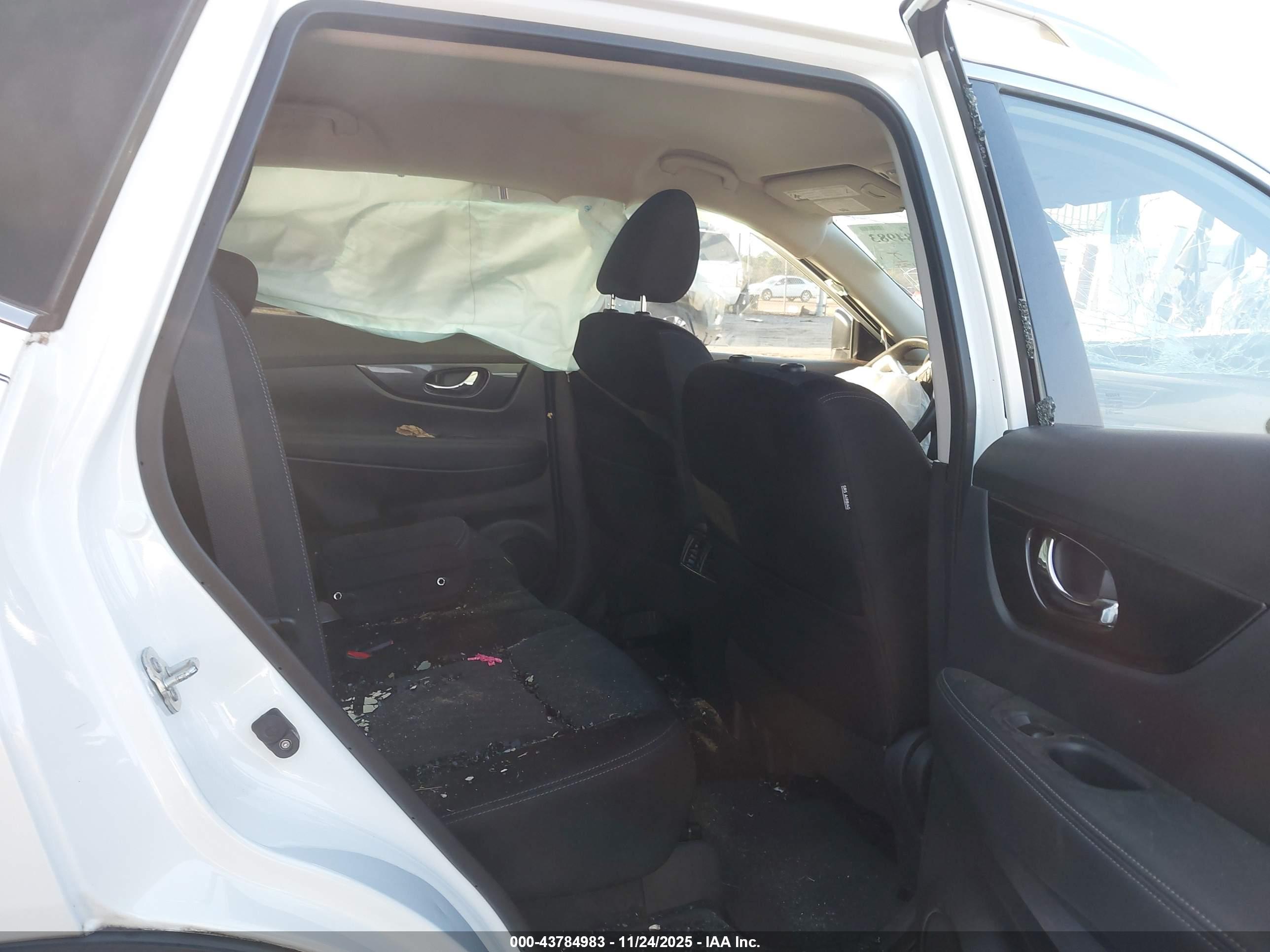NISSAN ROGUE image 8