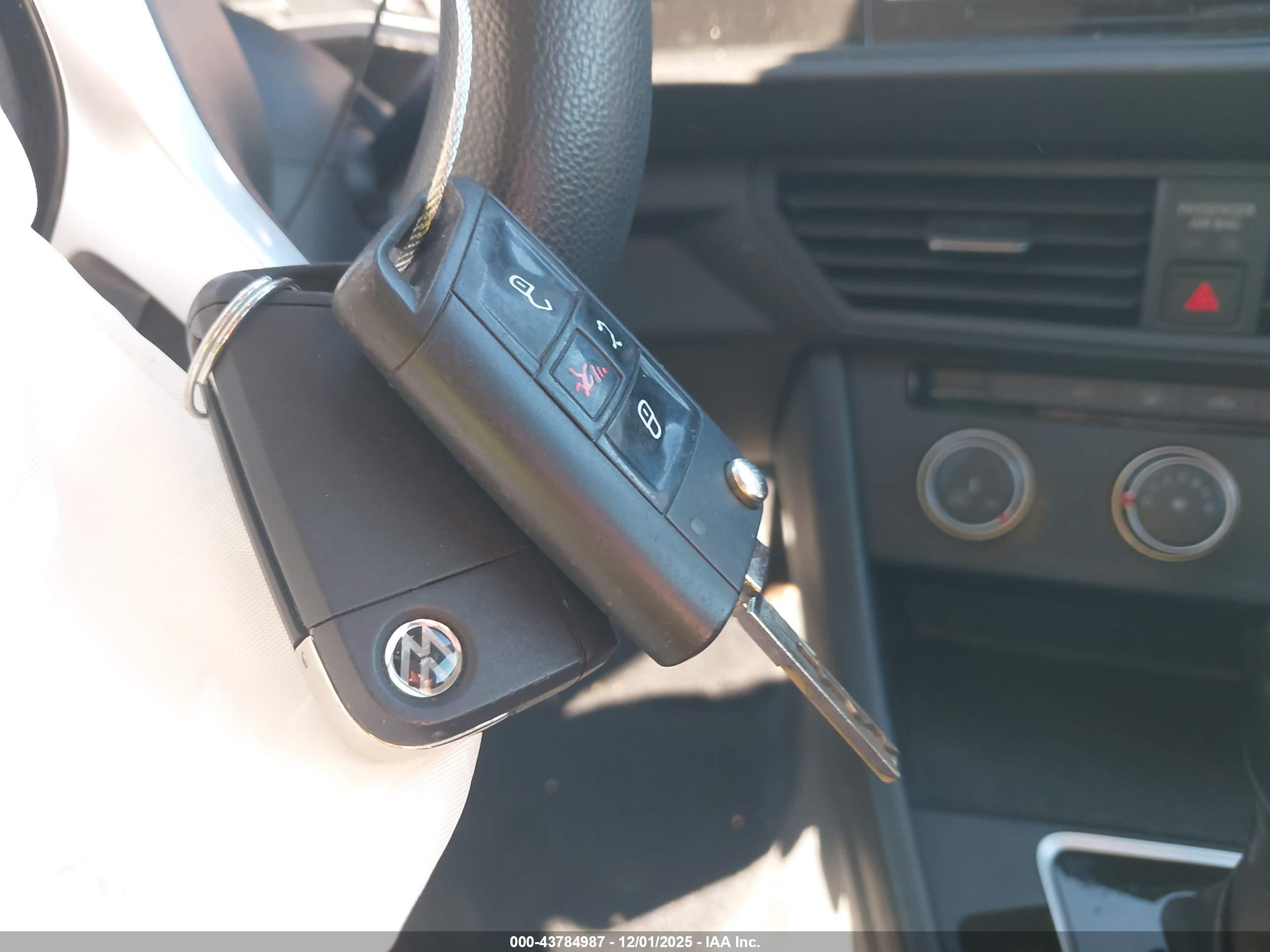 VOLKSWAGEN JETTA image 11