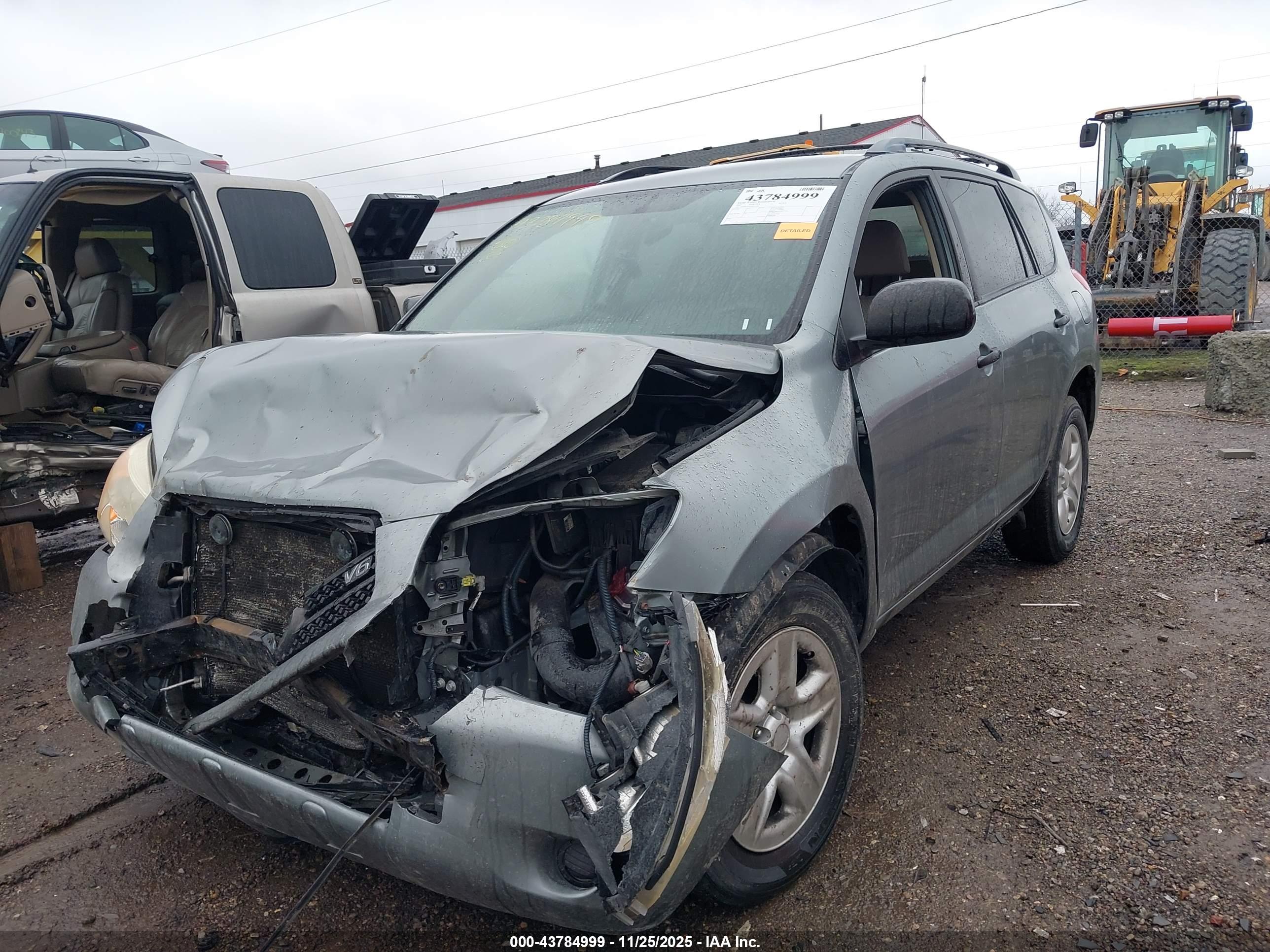 TOYOTA RAV4 image 2
