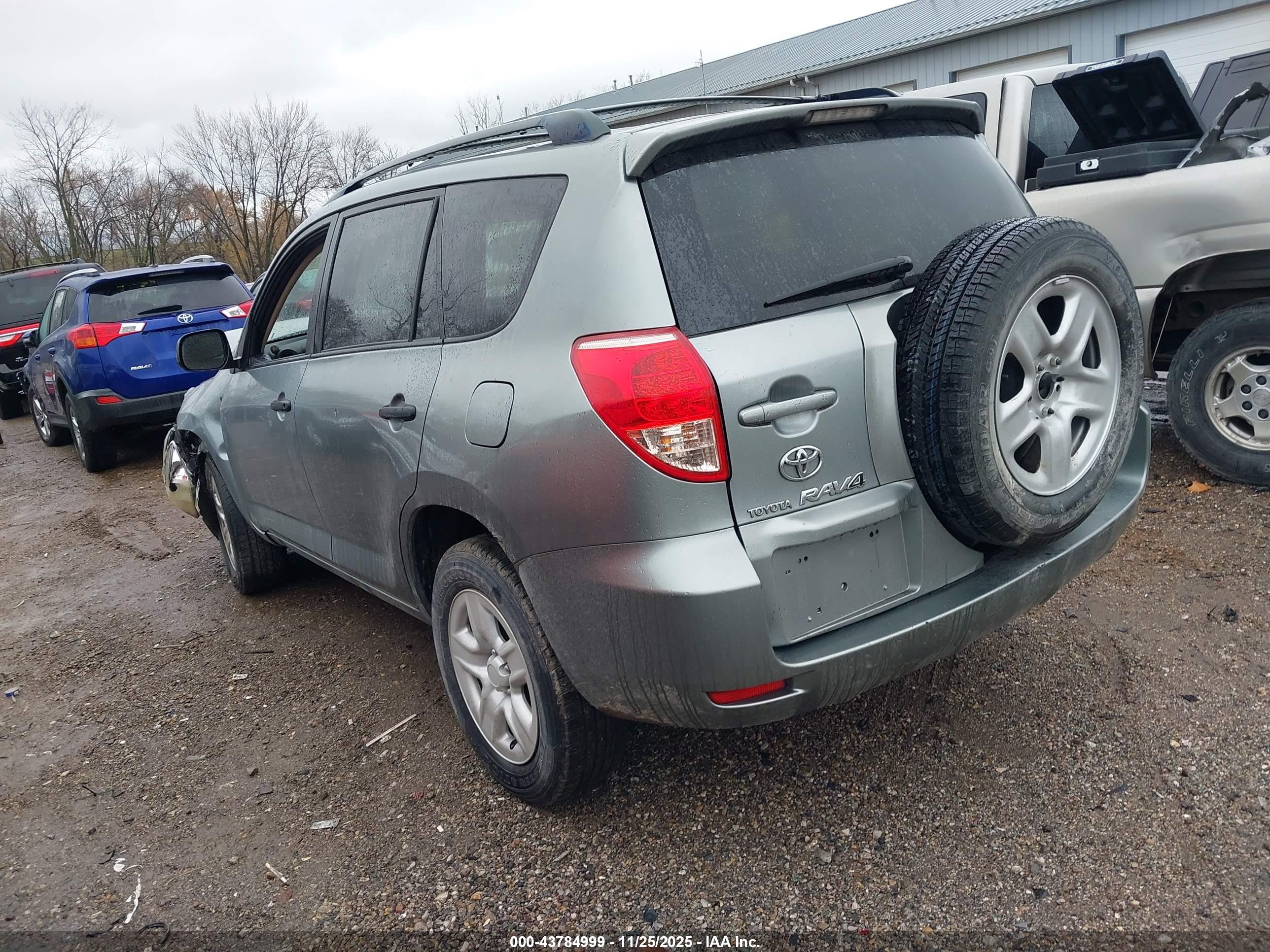 TOYOTA RAV4 image 3