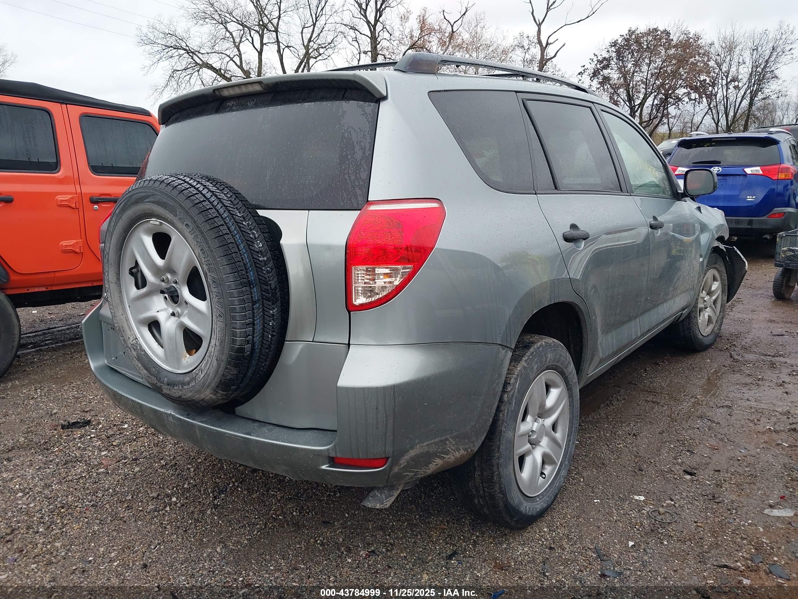 TOYOTA RAV4 image 4