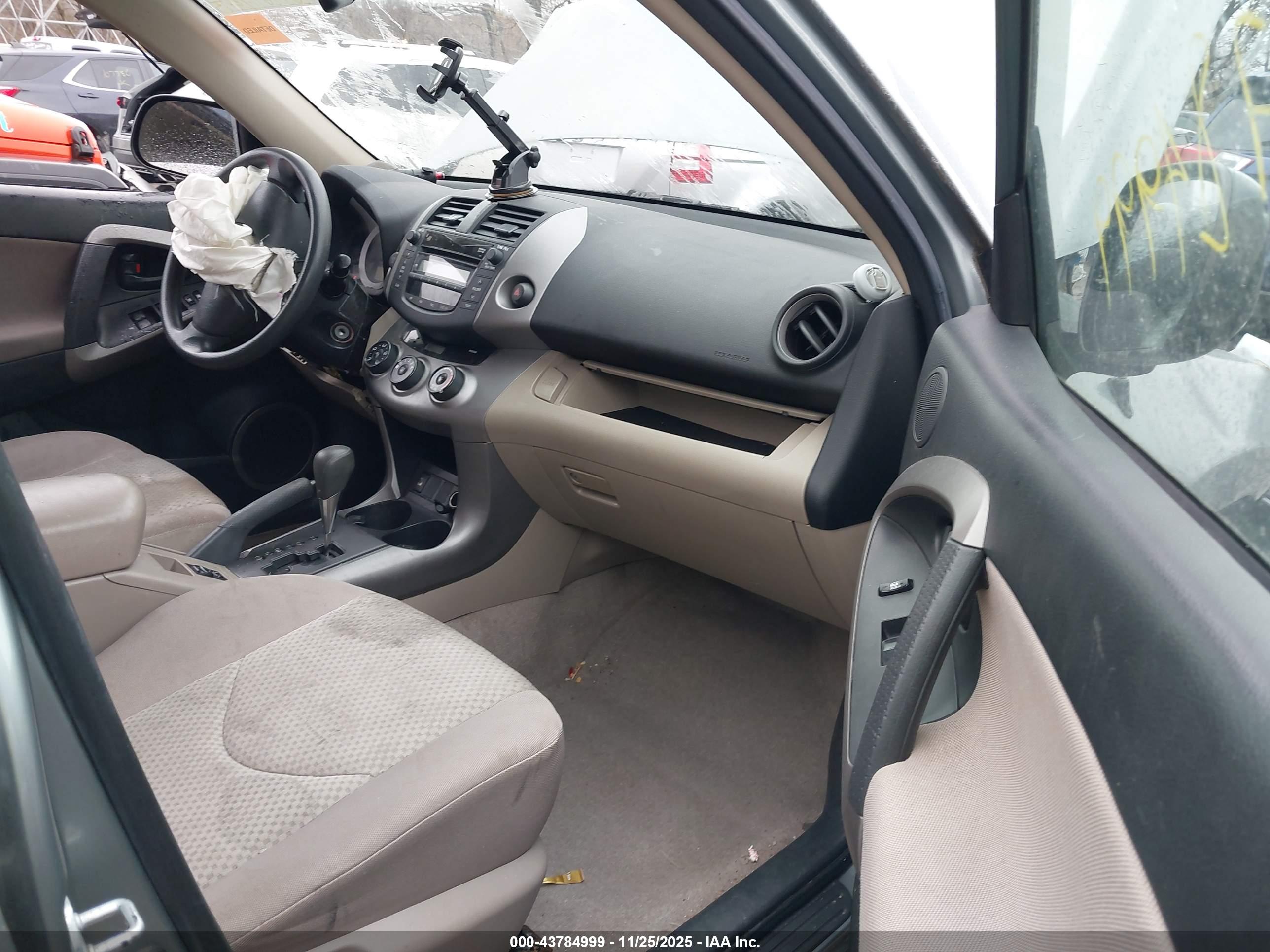 TOYOTA RAV4 image 5