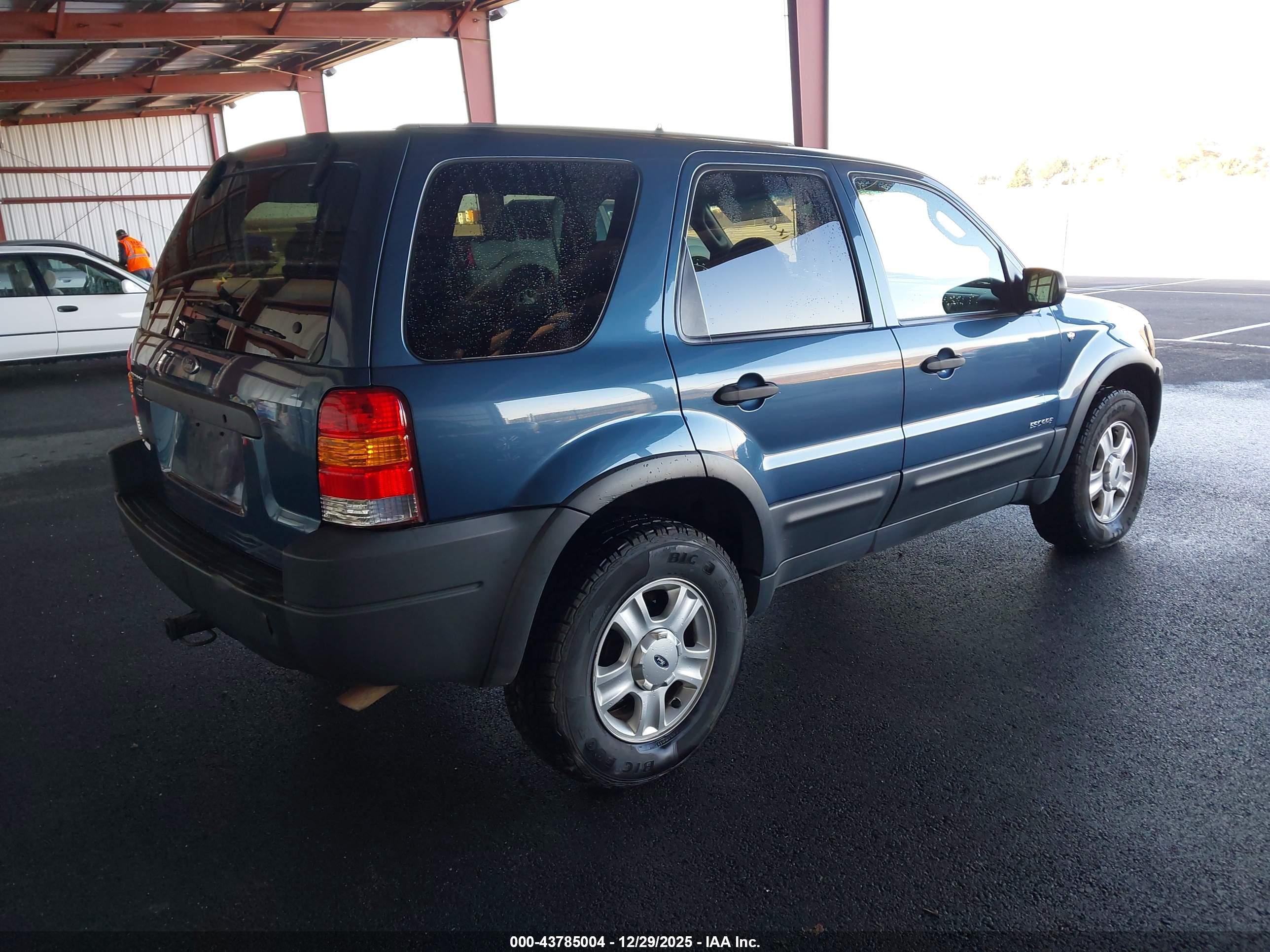FORD ESCAPE image 4