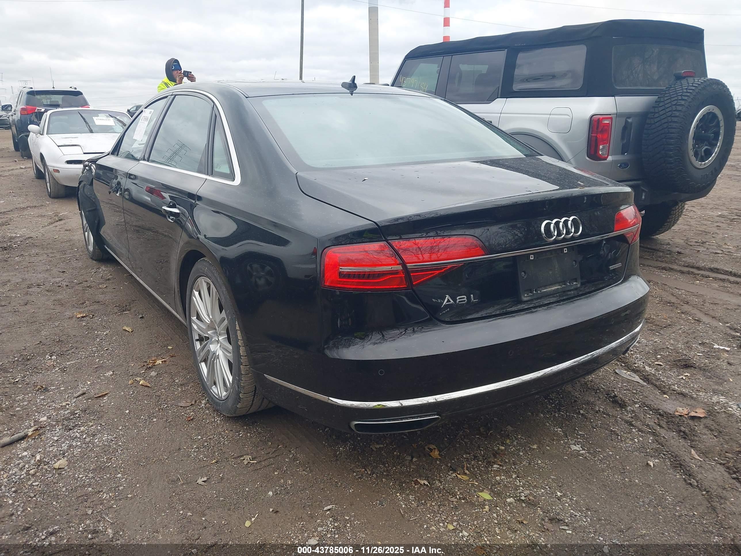 AUDI A8 image 3